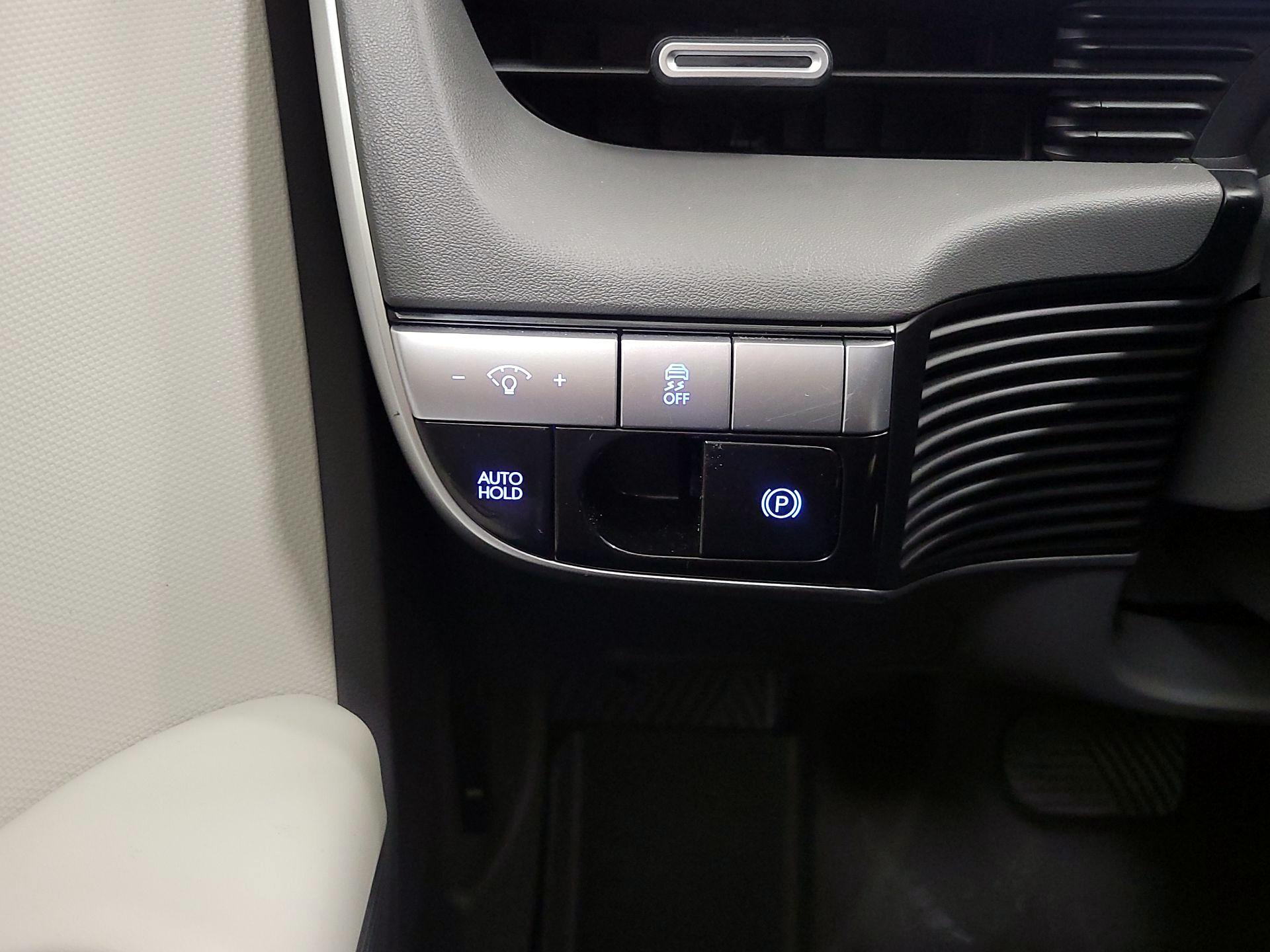 Thumbnail: 2022 Hyundai Ioniq 5 - 13