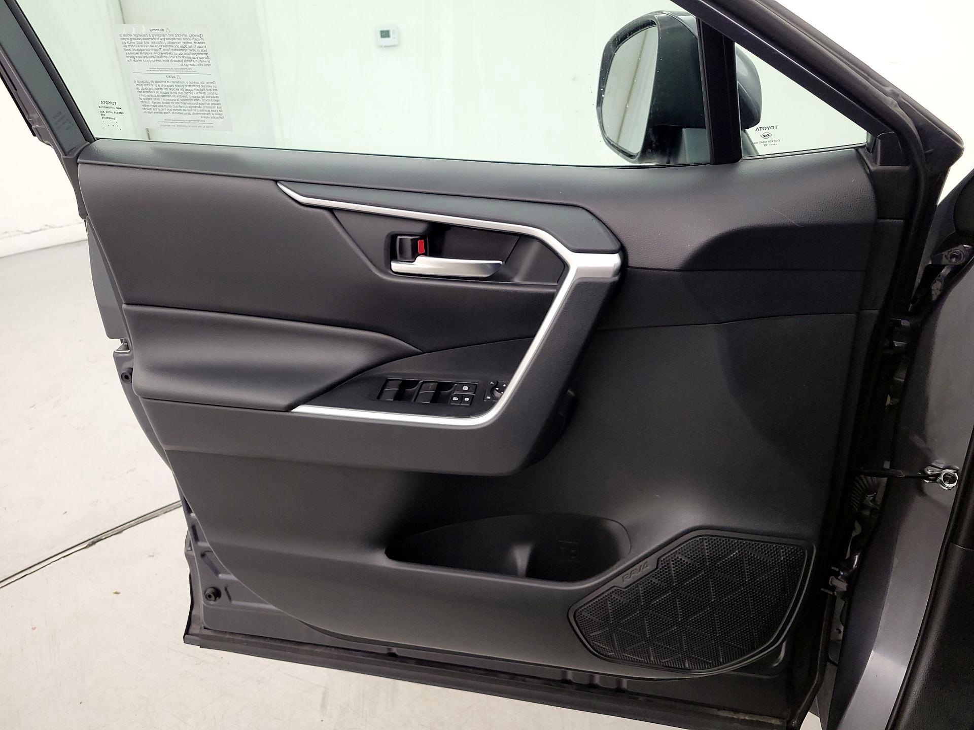 Thumbnail: 2019 Toyota RAV4 - 12