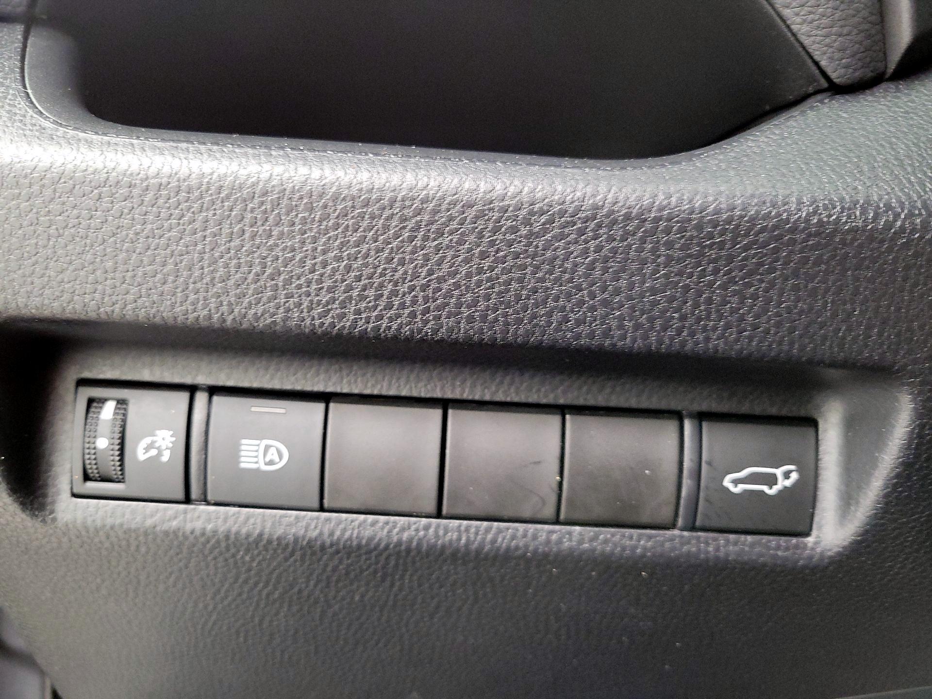Thumbnail: 2019 Toyota RAV4 - 13