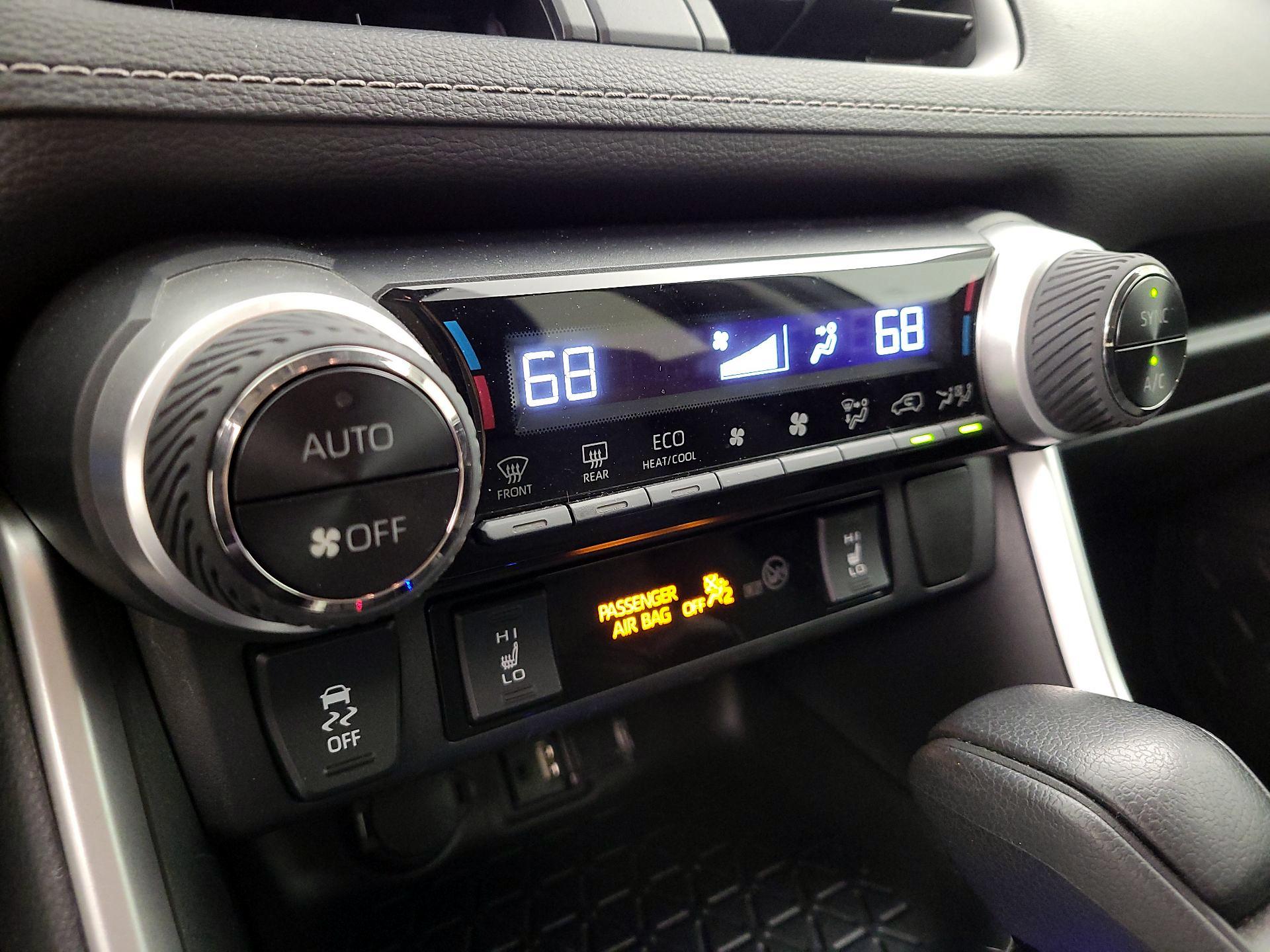 Thumbnail: 2019 Toyota RAV4 - 16