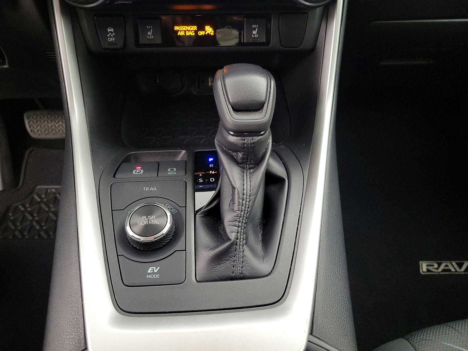 Thumbnail: 2019 Toyota RAV4 - 17