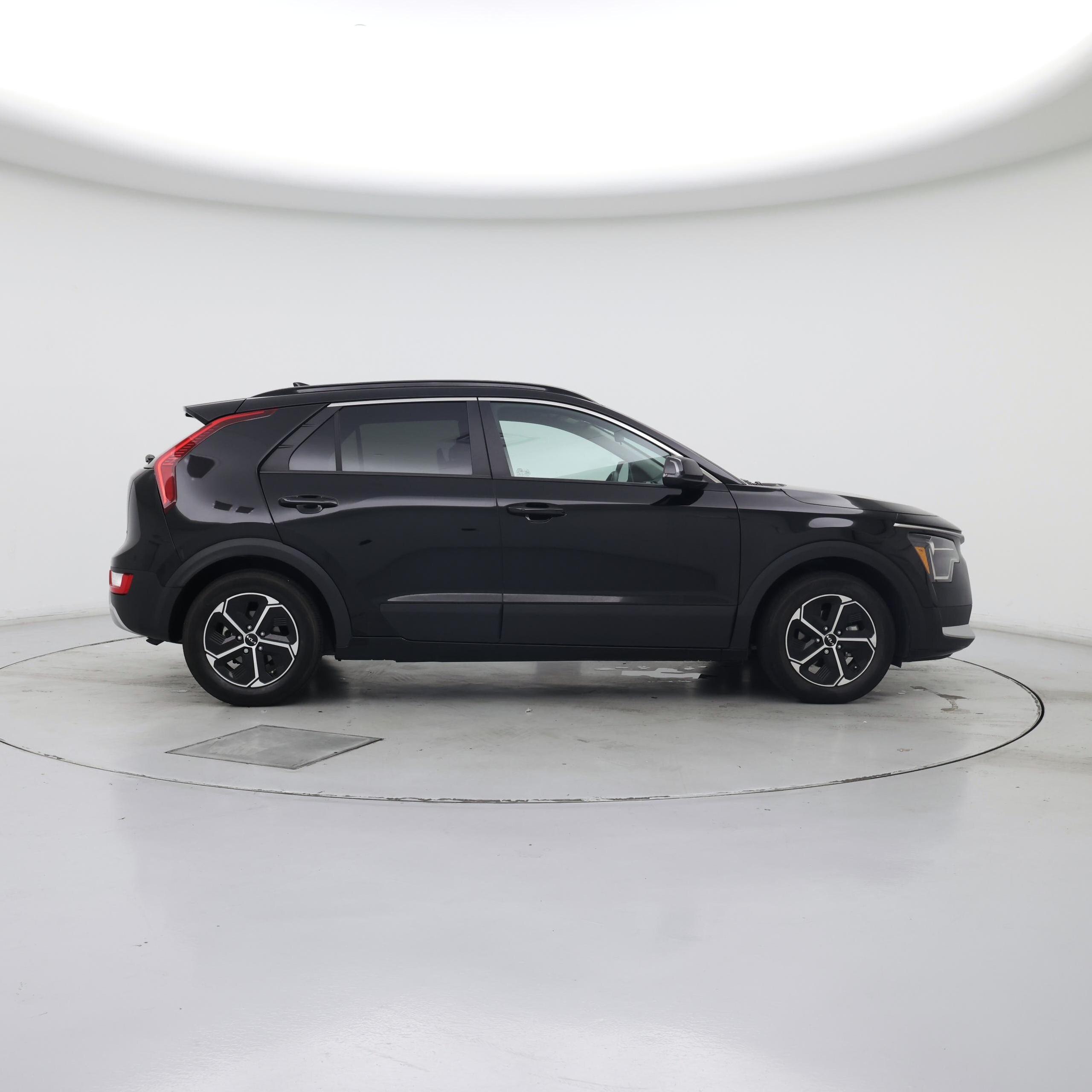 Thumbnail: 2023 Kia Niro - 7