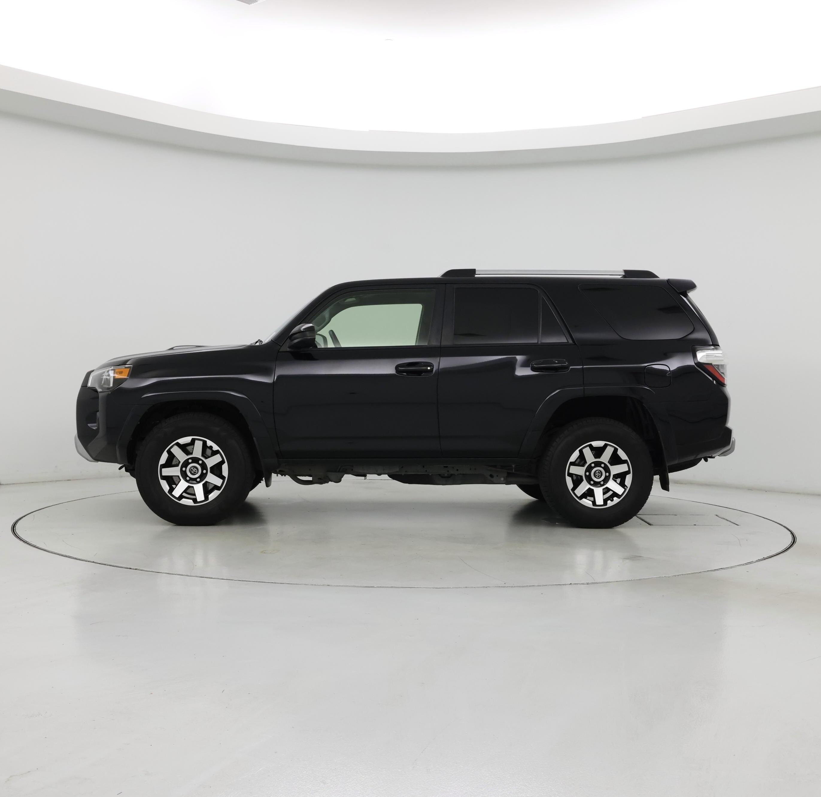 Thumbnail: 2018 Toyota 4Runner - 3