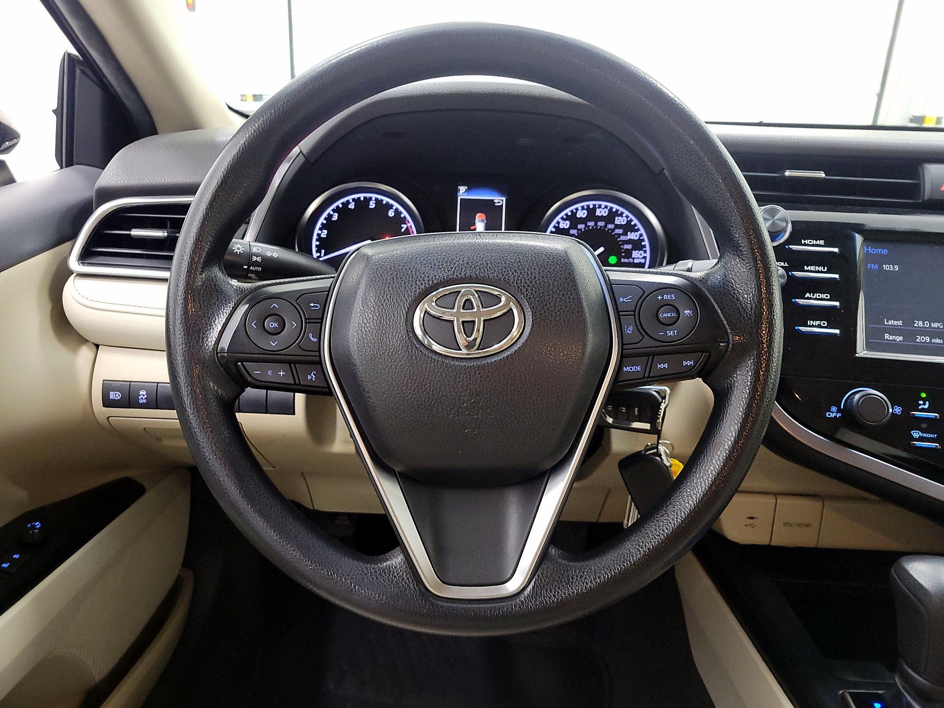 Thumbnail: 2018 Toyota Camry - 10
