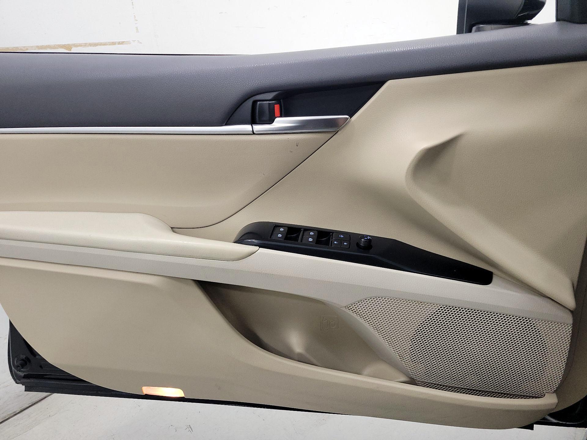 Thumbnail: 2018 Toyota Camry - 12