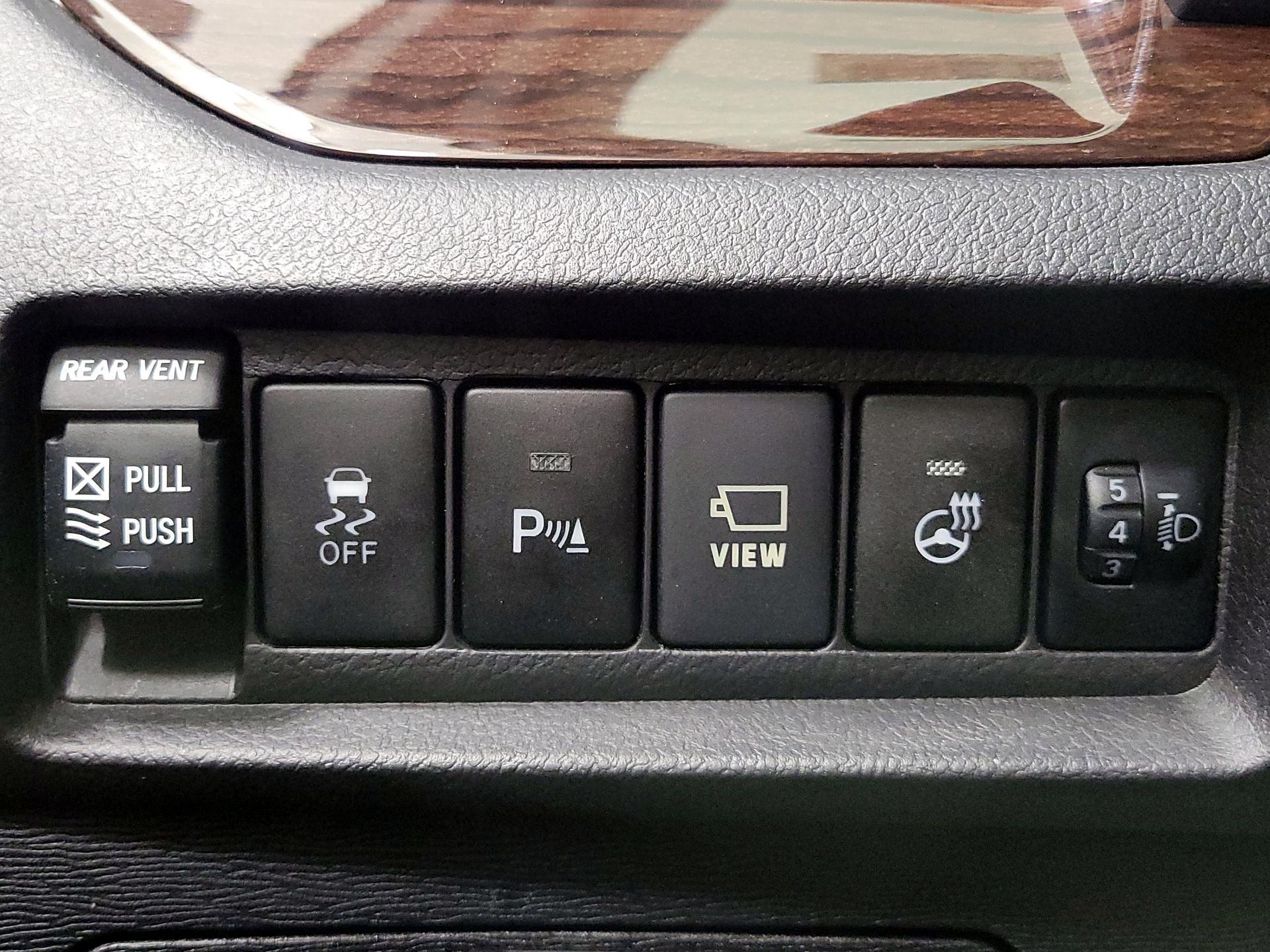 Thumbnail: 2020 Toyota Sienna - 13