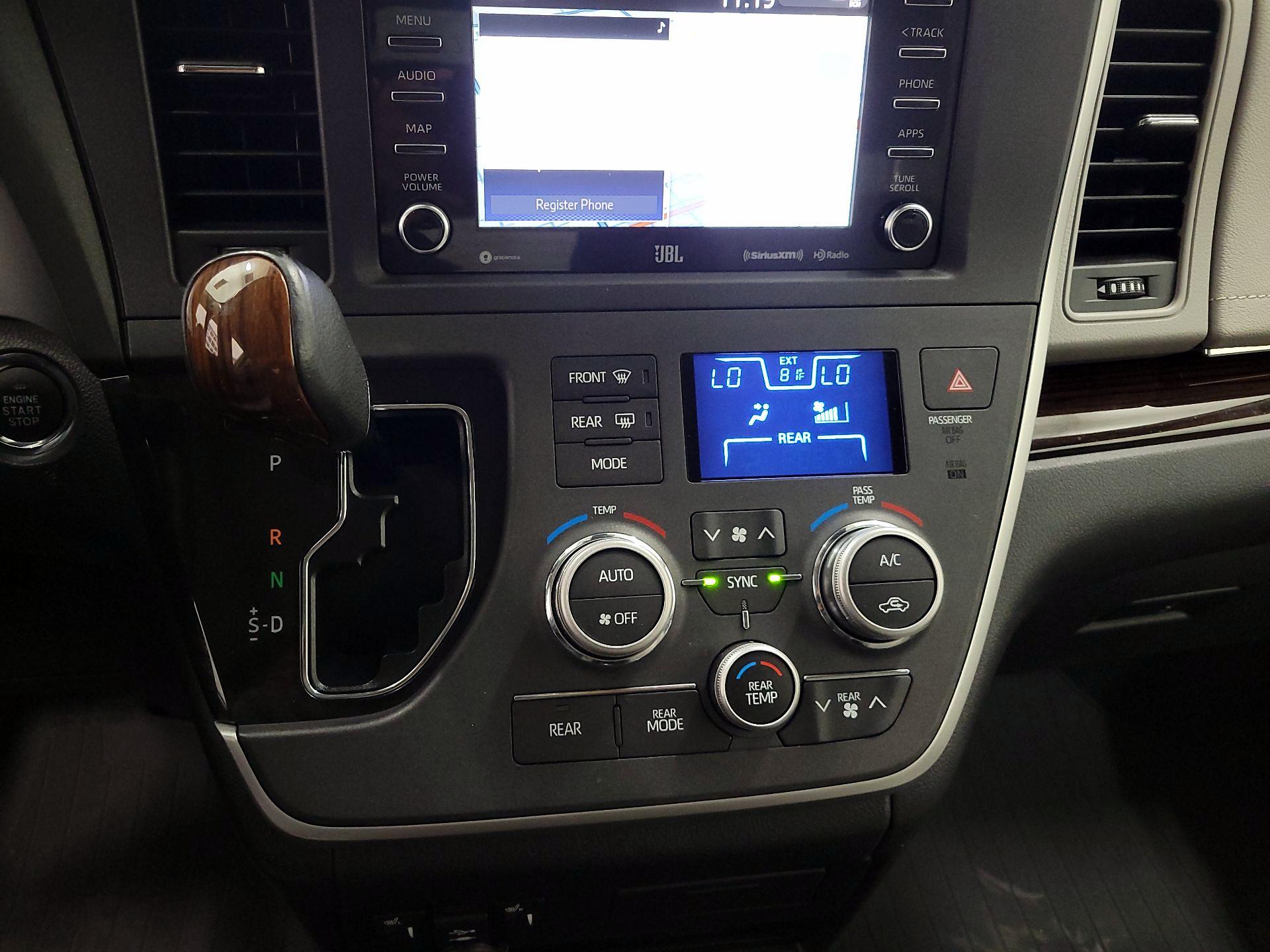 Thumbnail: 2020 Toyota Sienna - 18