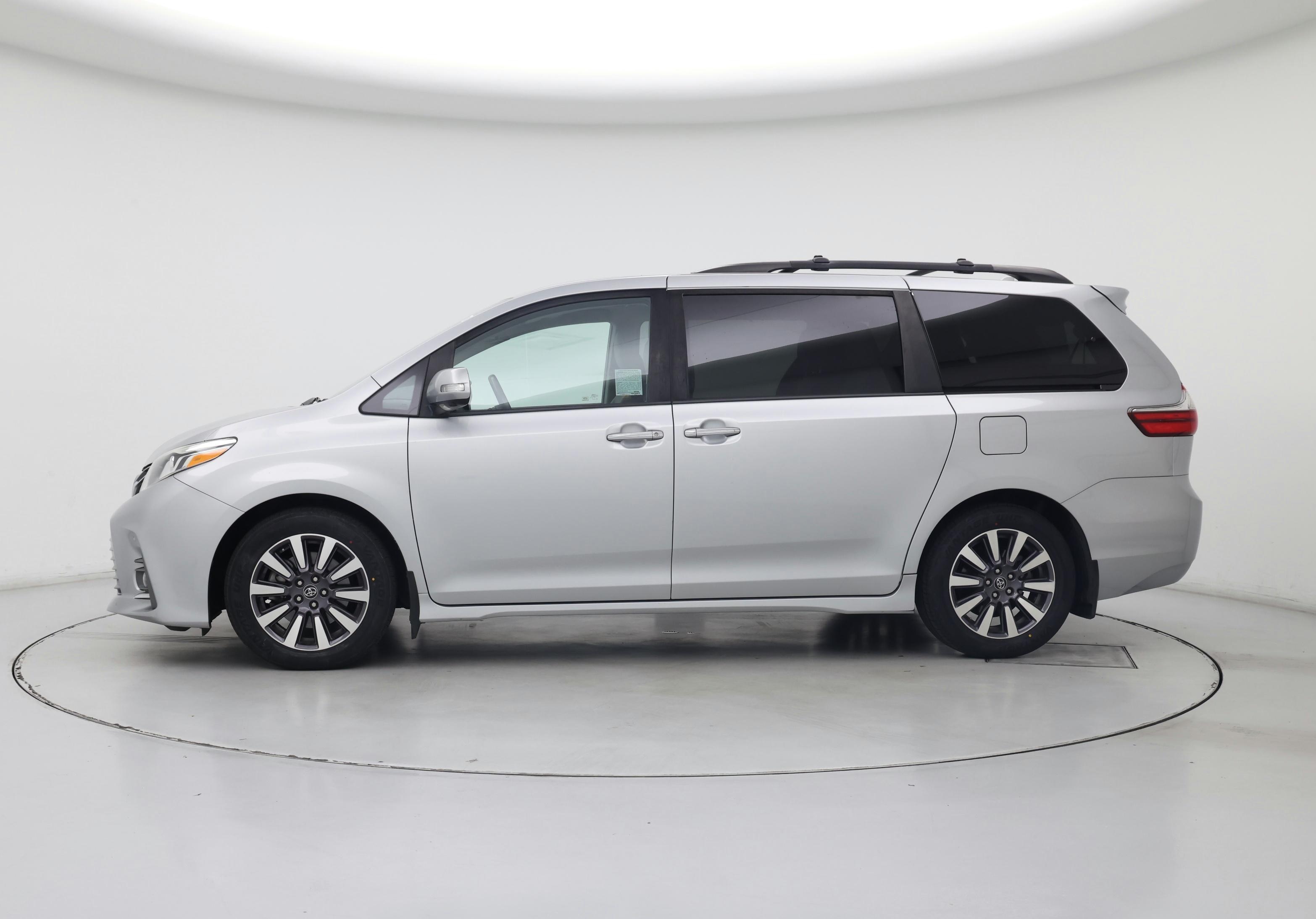 Thumbnail: 2020 Toyota Sienna - 3