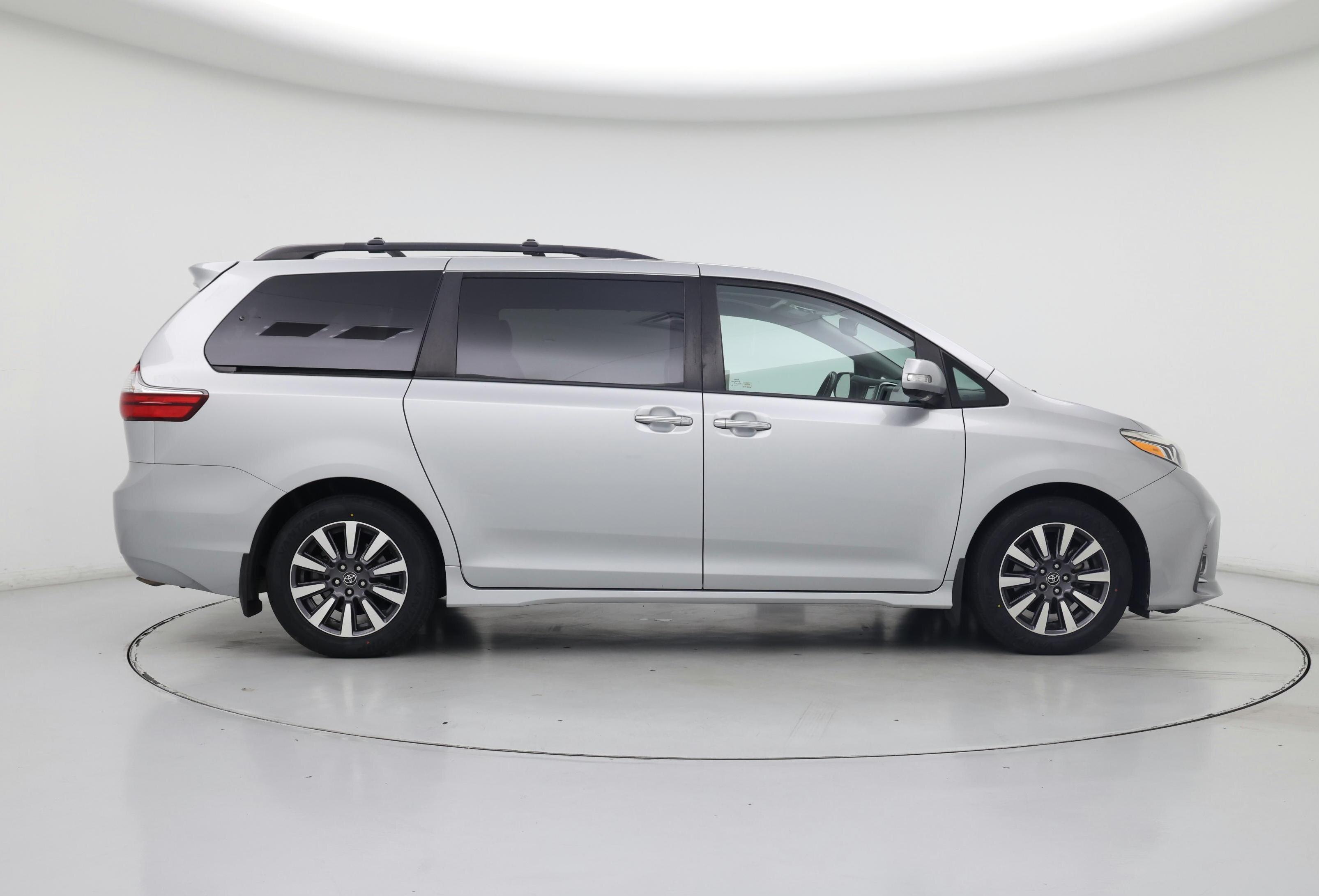 Thumbnail: 2020 Toyota Sienna - 7
