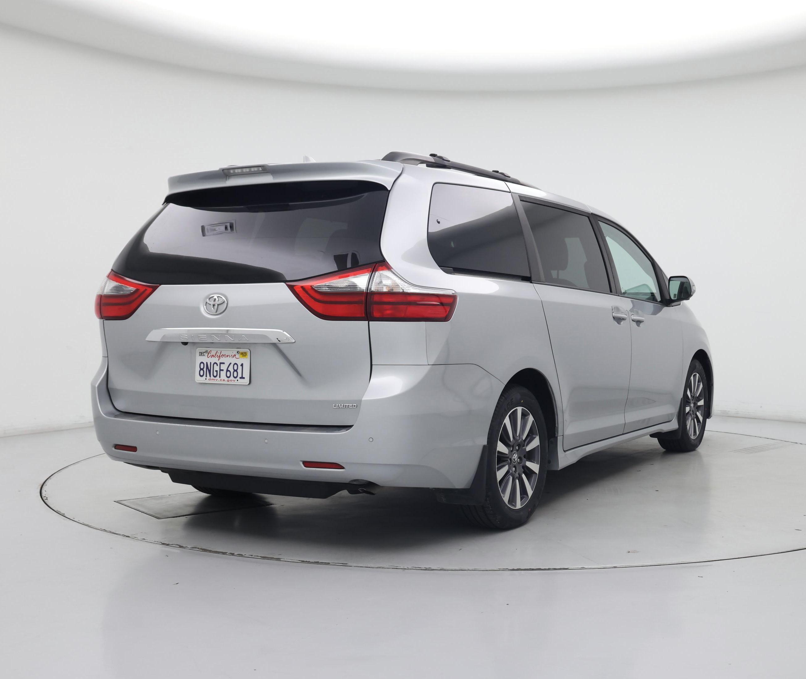 Thumbnail: 2020 Toyota Sienna - 8