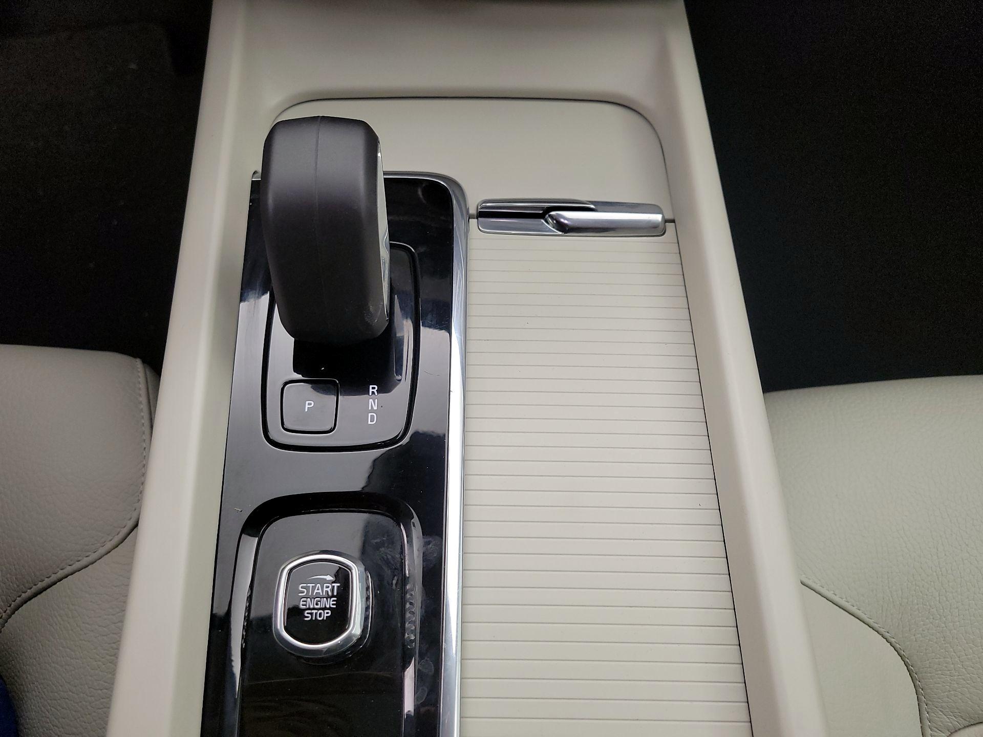 Thumbnail: 2024 Volvo XC60 - 17