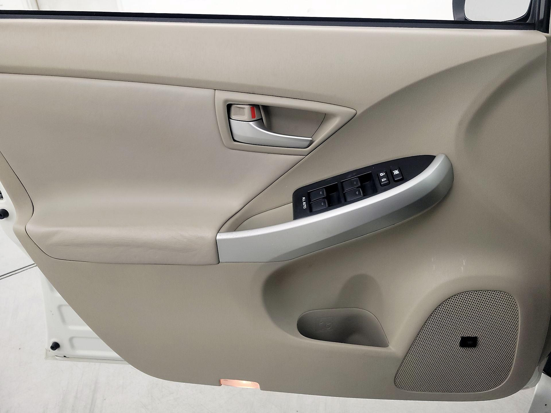Thumbnail: 2014 Toyota Prius - 12