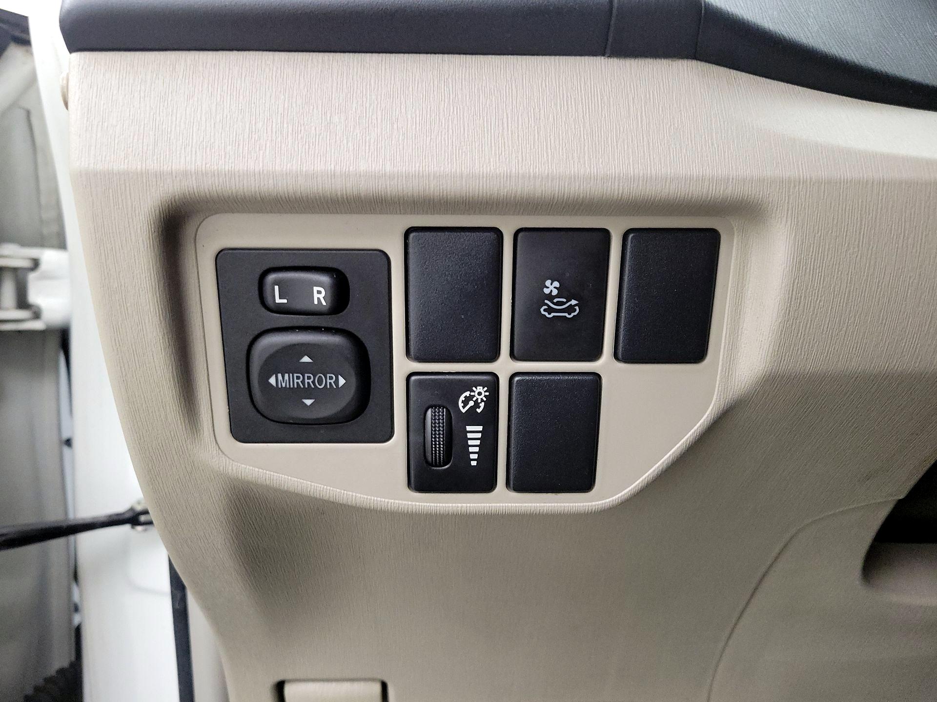 Thumbnail: 2014 Toyota Prius - 13
