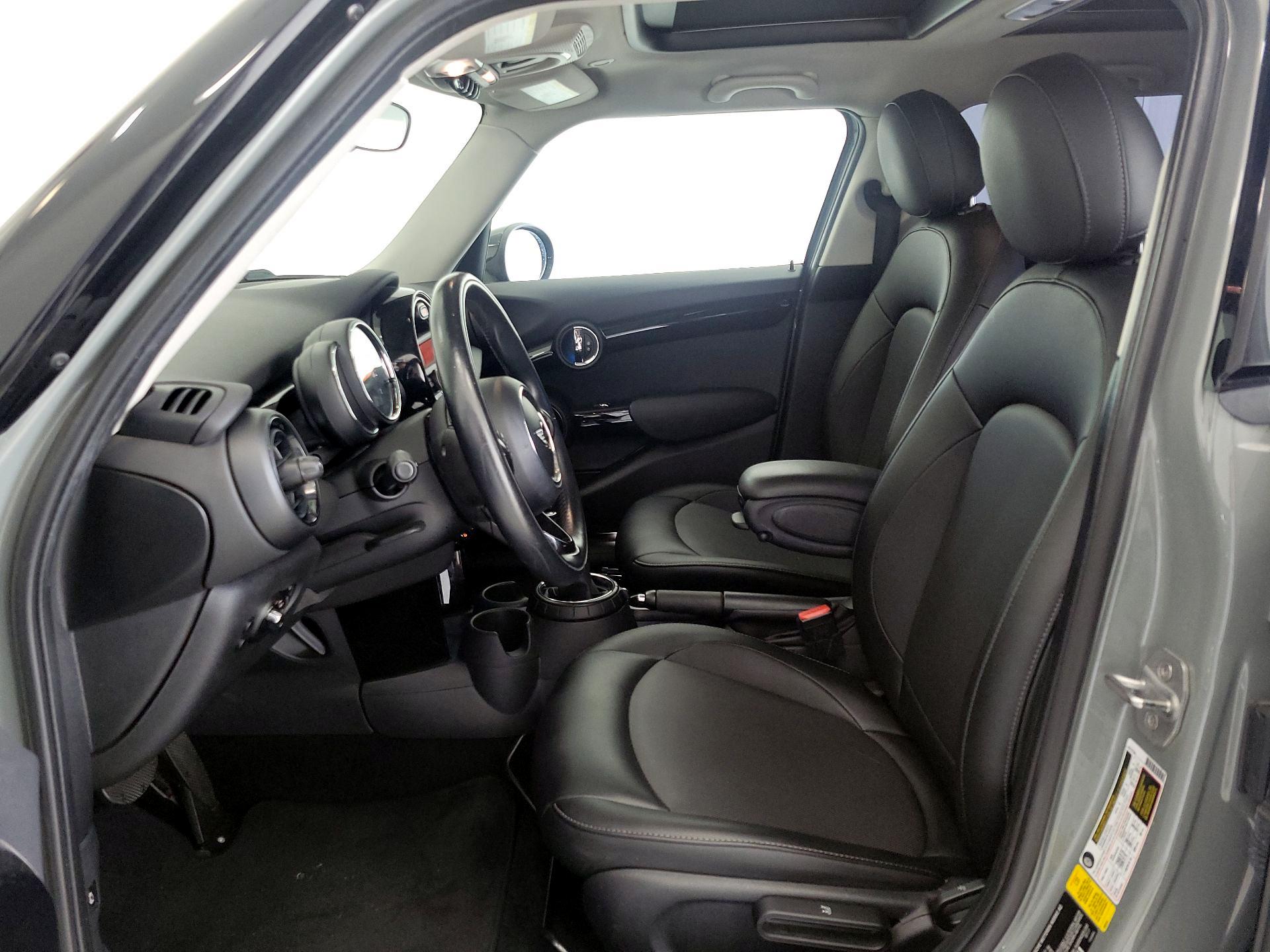 Thumbnail: 2016 MINI Cooper Hardtop - 11