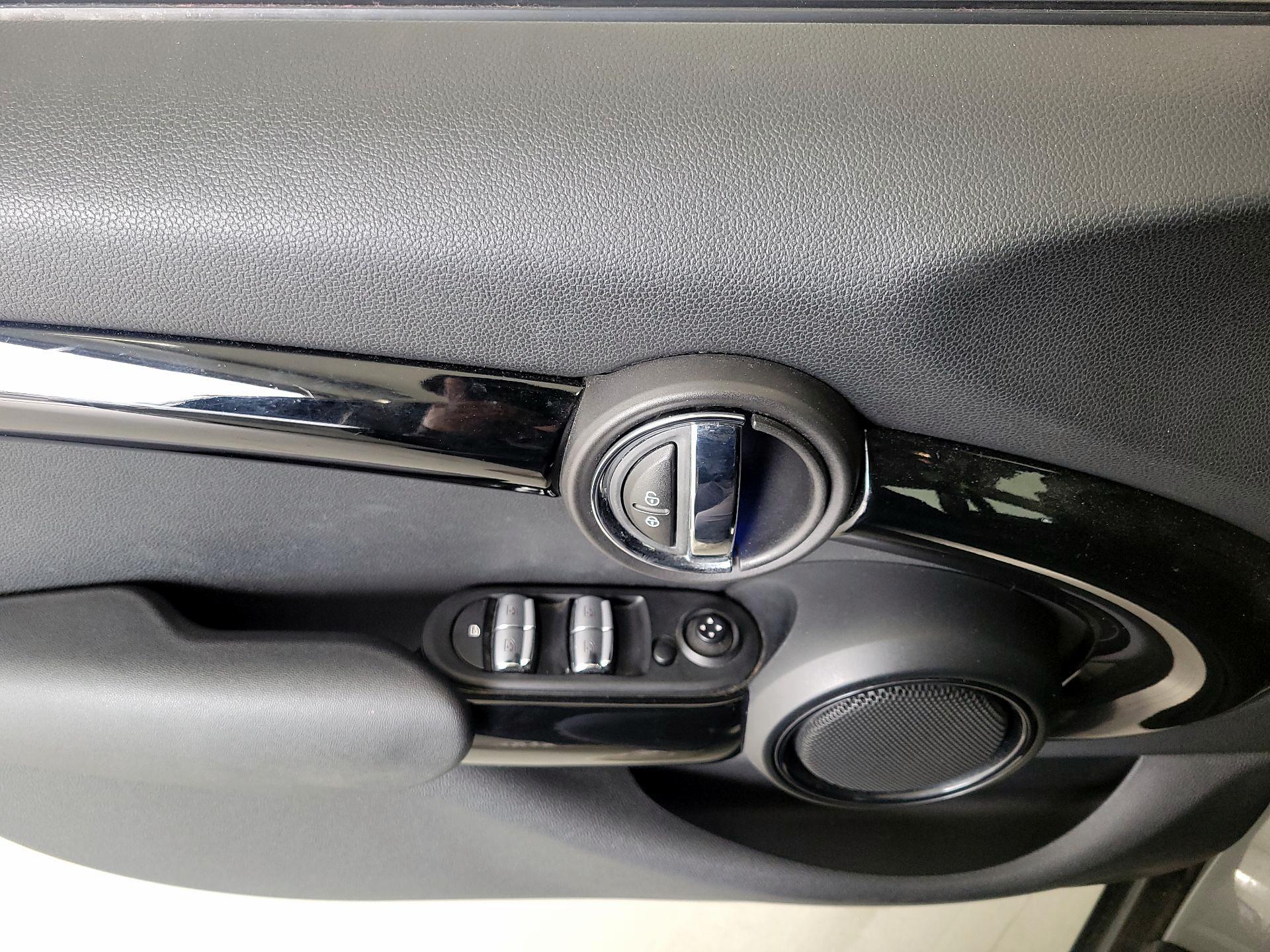 Thumbnail: 2016 MINI Cooper Hardtop - 12