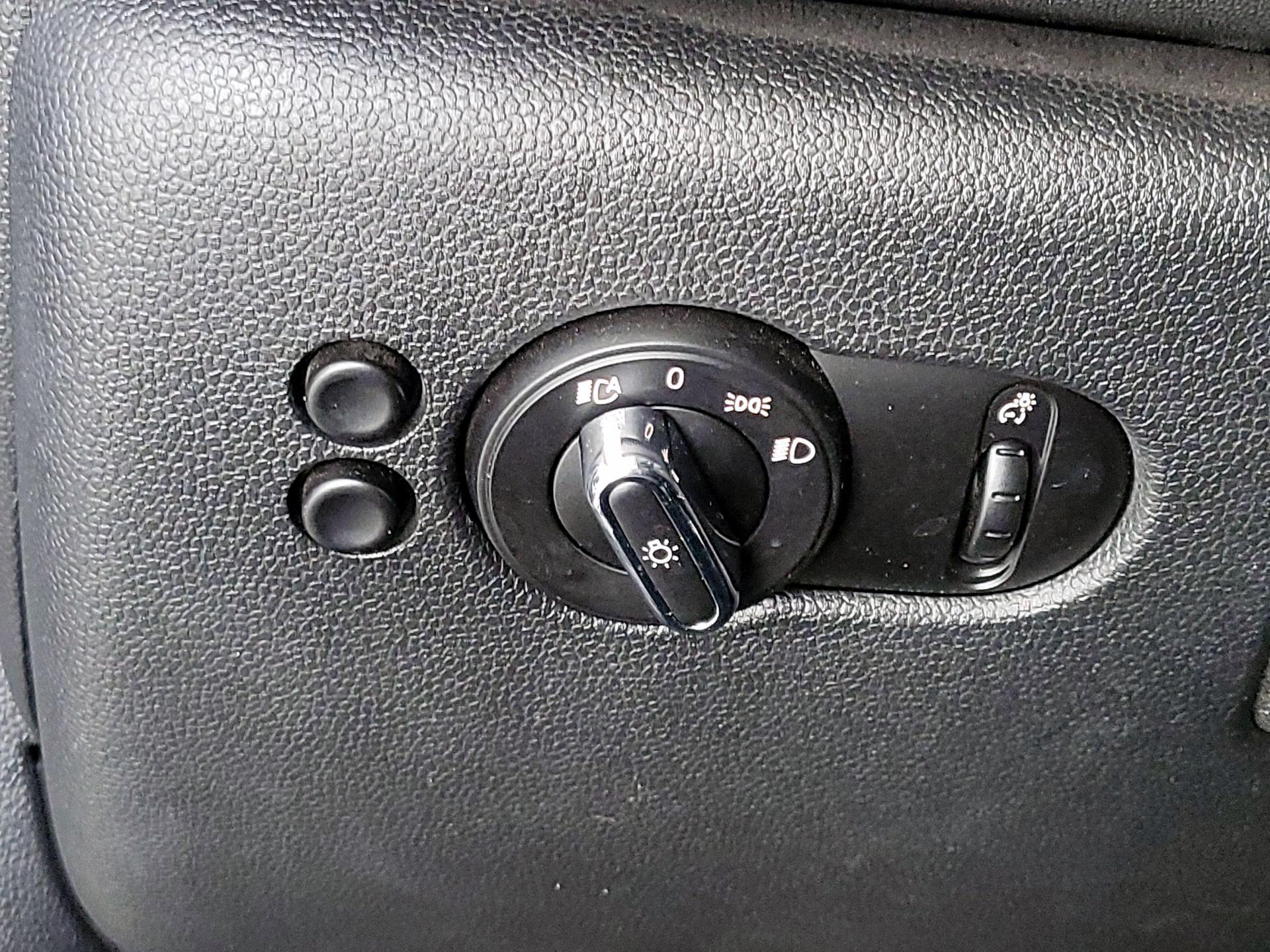 Thumbnail: 2016 MINI Cooper Hardtop - 13