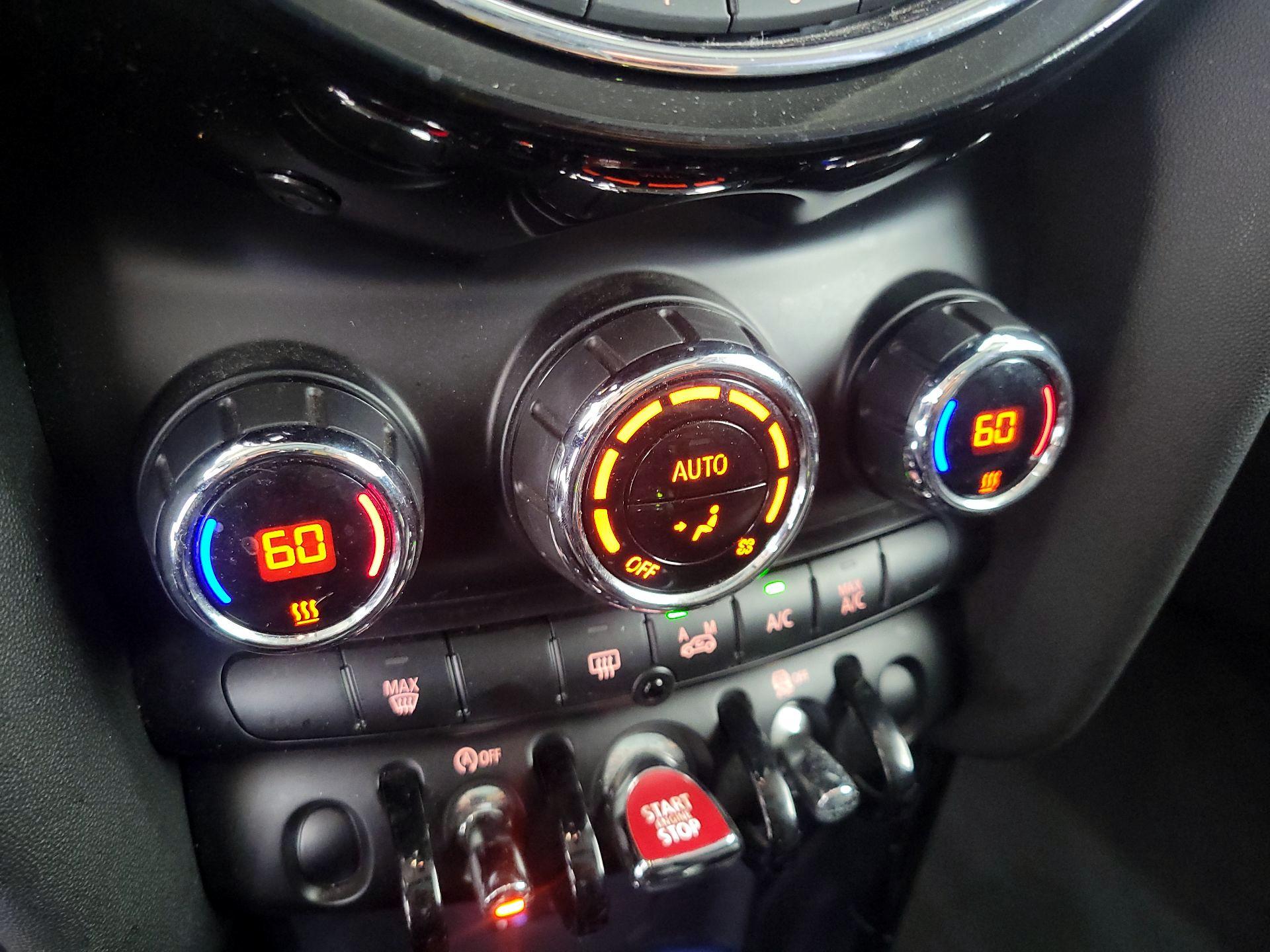 Thumbnail: 2016 MINI Cooper Hardtop - 15
