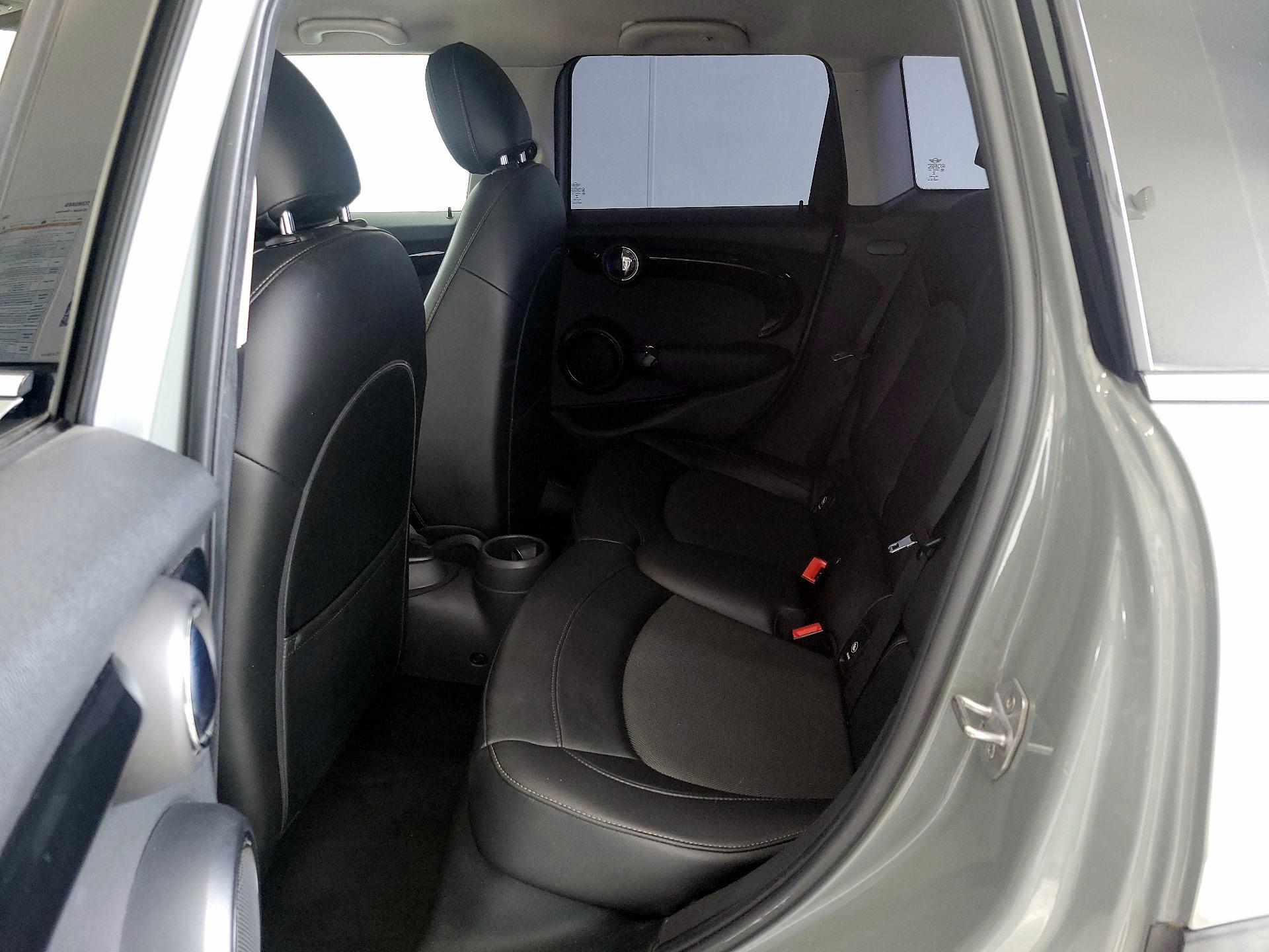Thumbnail: 2016 MINI Cooper Hardtop - 18