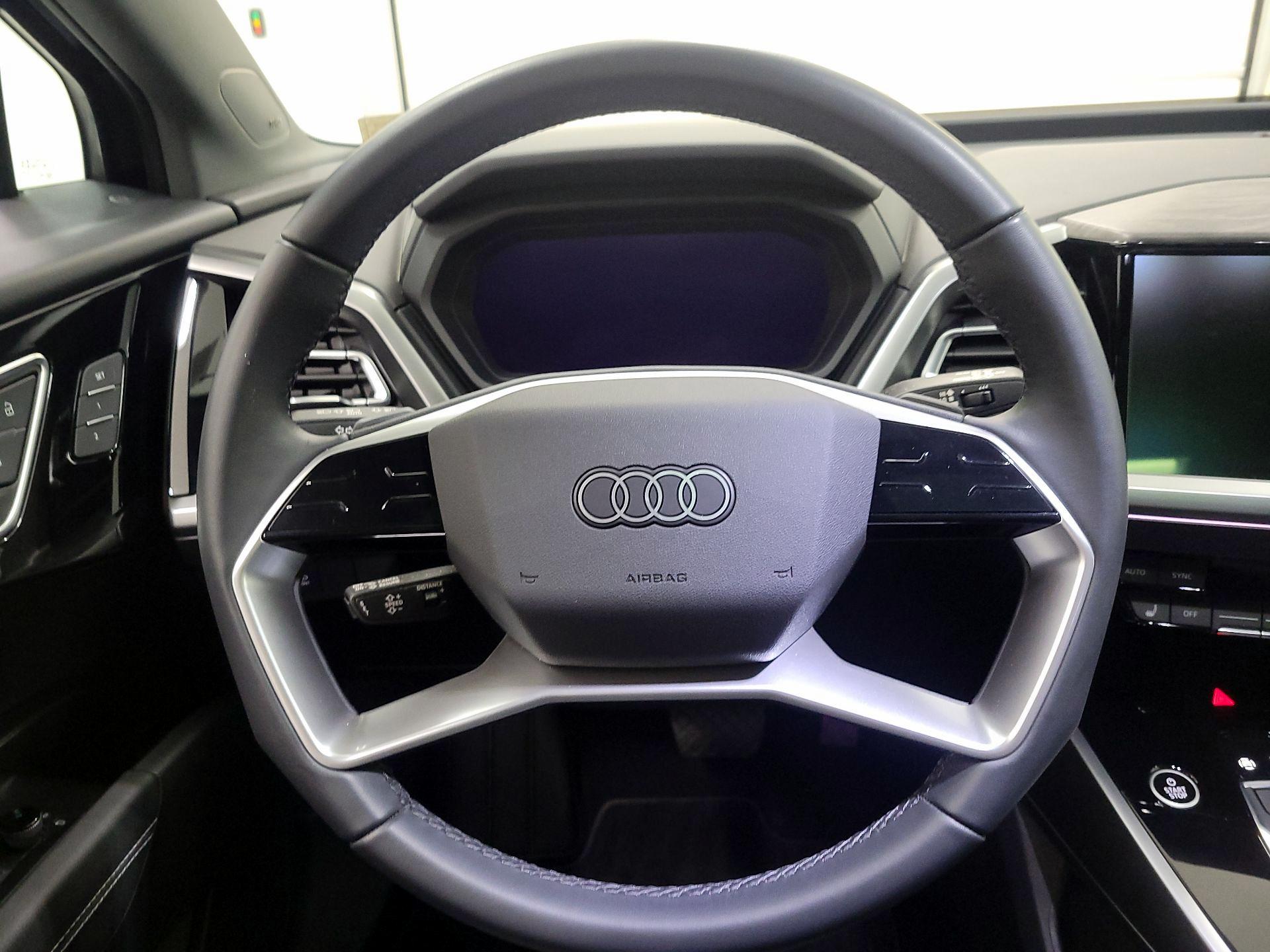 Thumbnail: 2022 Audi Q4 e-tron - 10