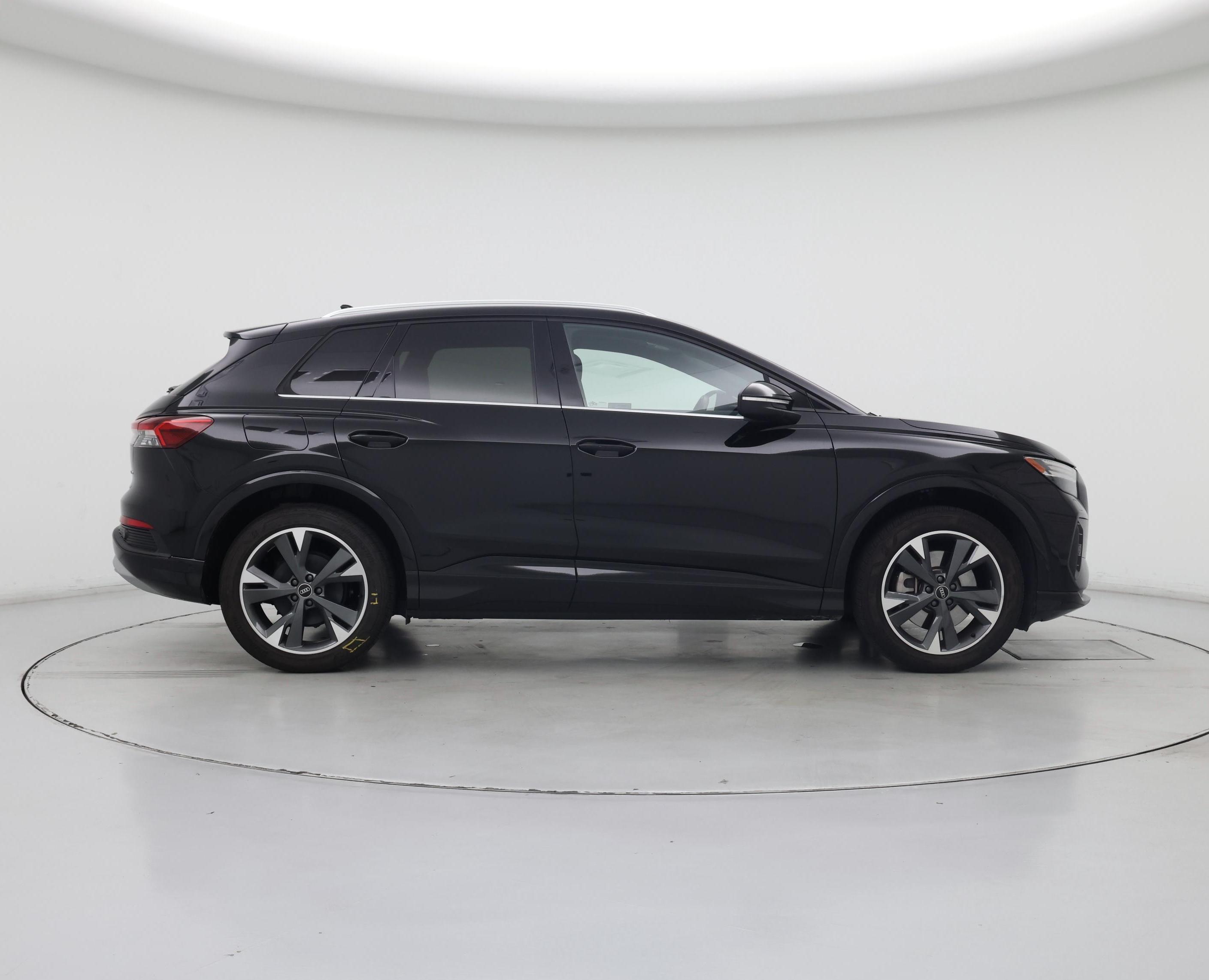 Thumbnail: 2022 Audi Q4 e-tron - 7