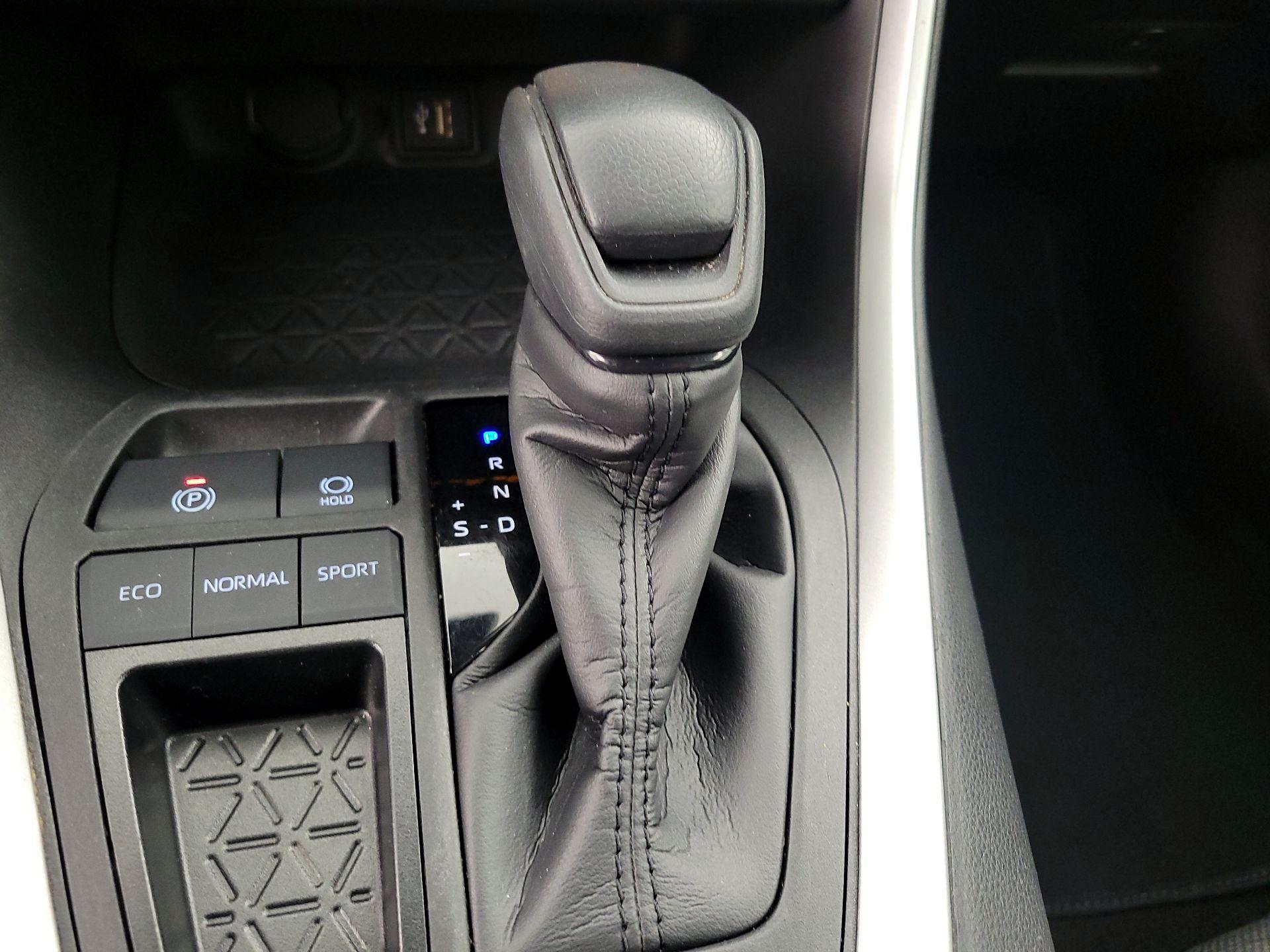 Thumbnail: 2023 Toyota RAV4 - 17