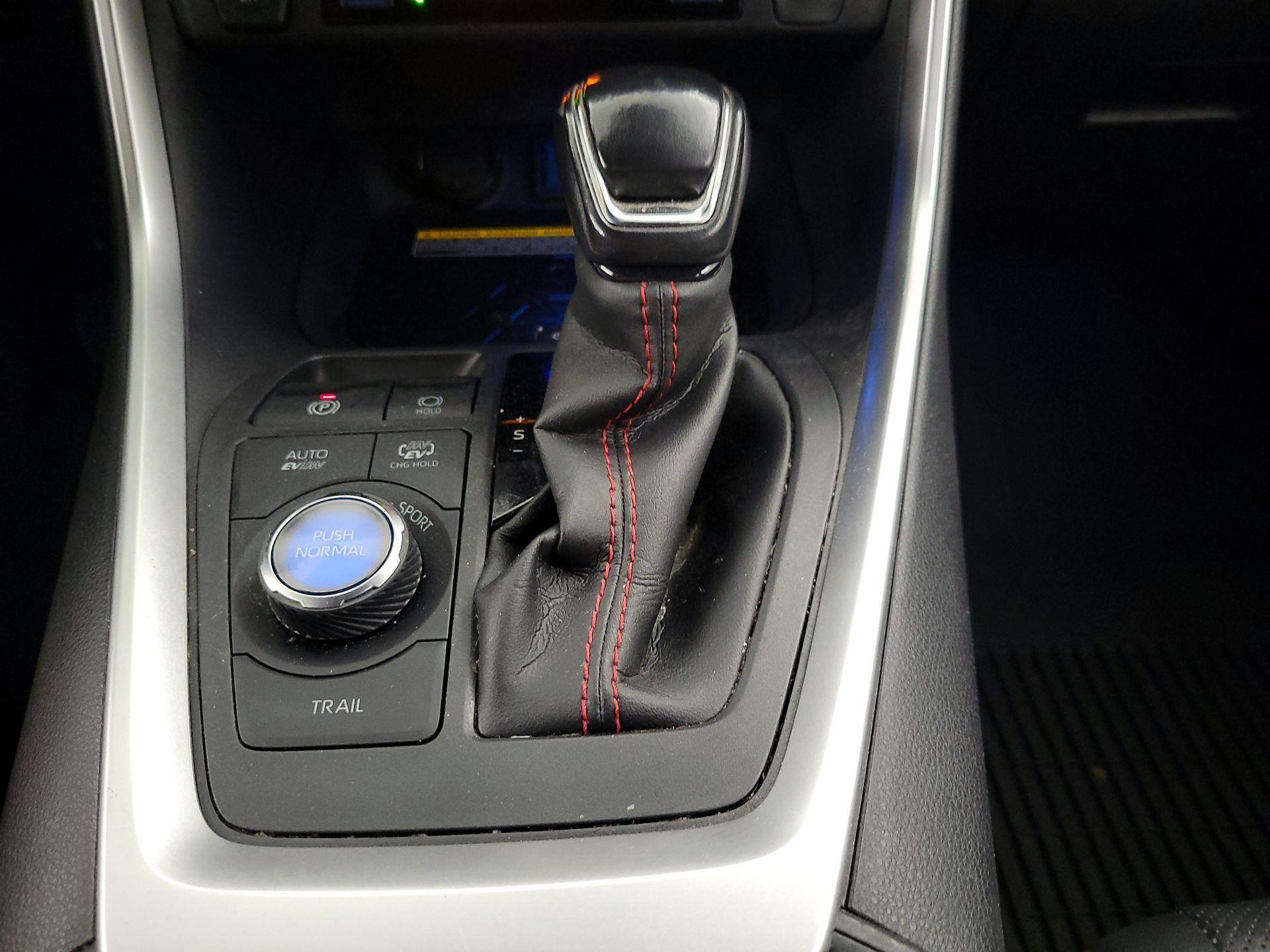 Thumbnail: 2021 Toyota RAV4 - 18