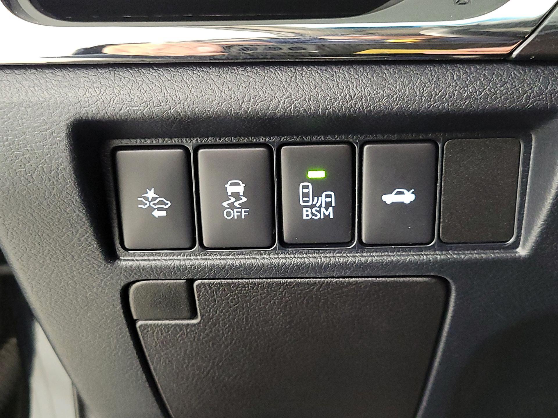 Thumbnail: 2017 Toyota Avalon - 13