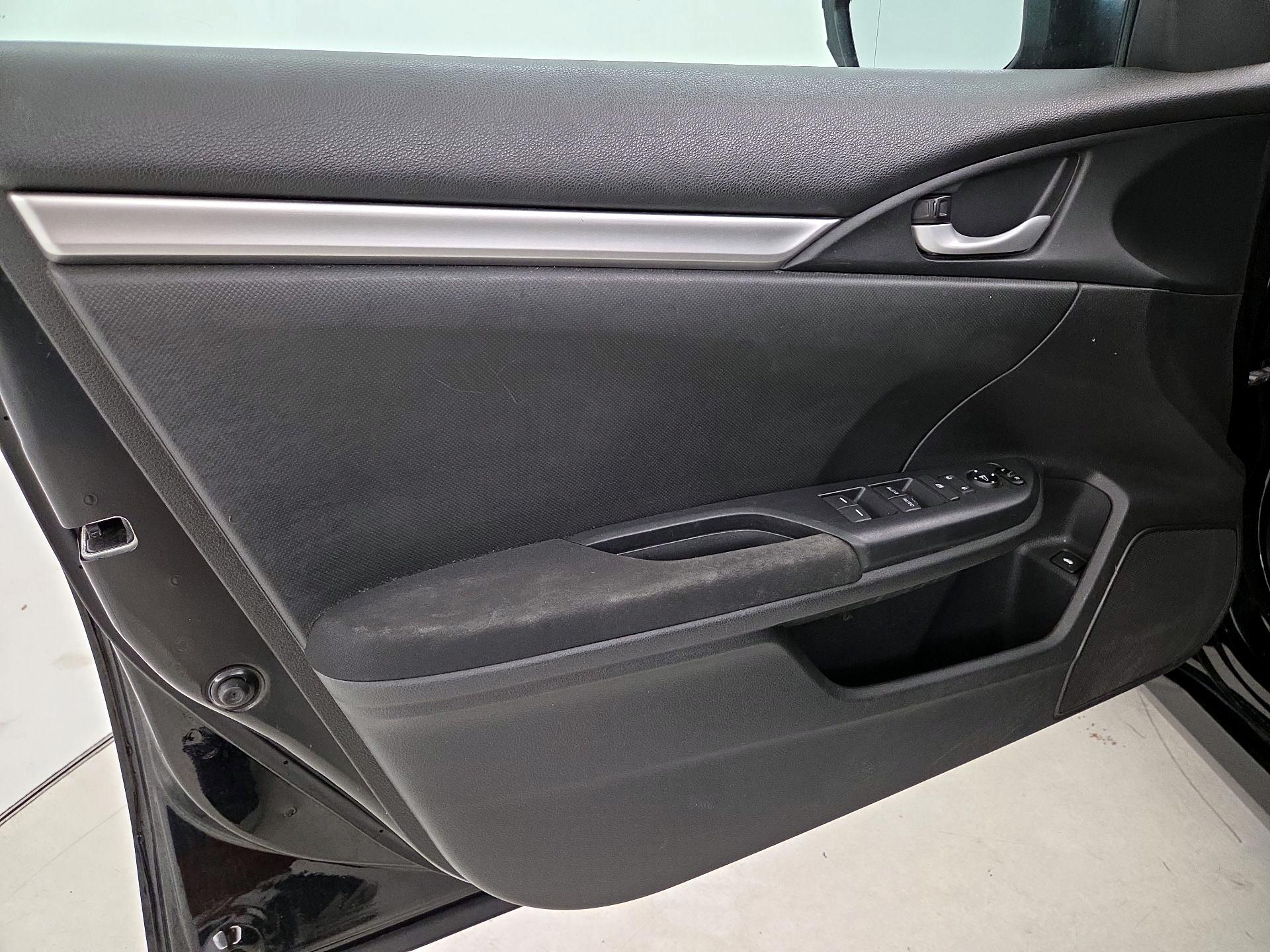 Thumbnail: 2016 Honda Civic - 12