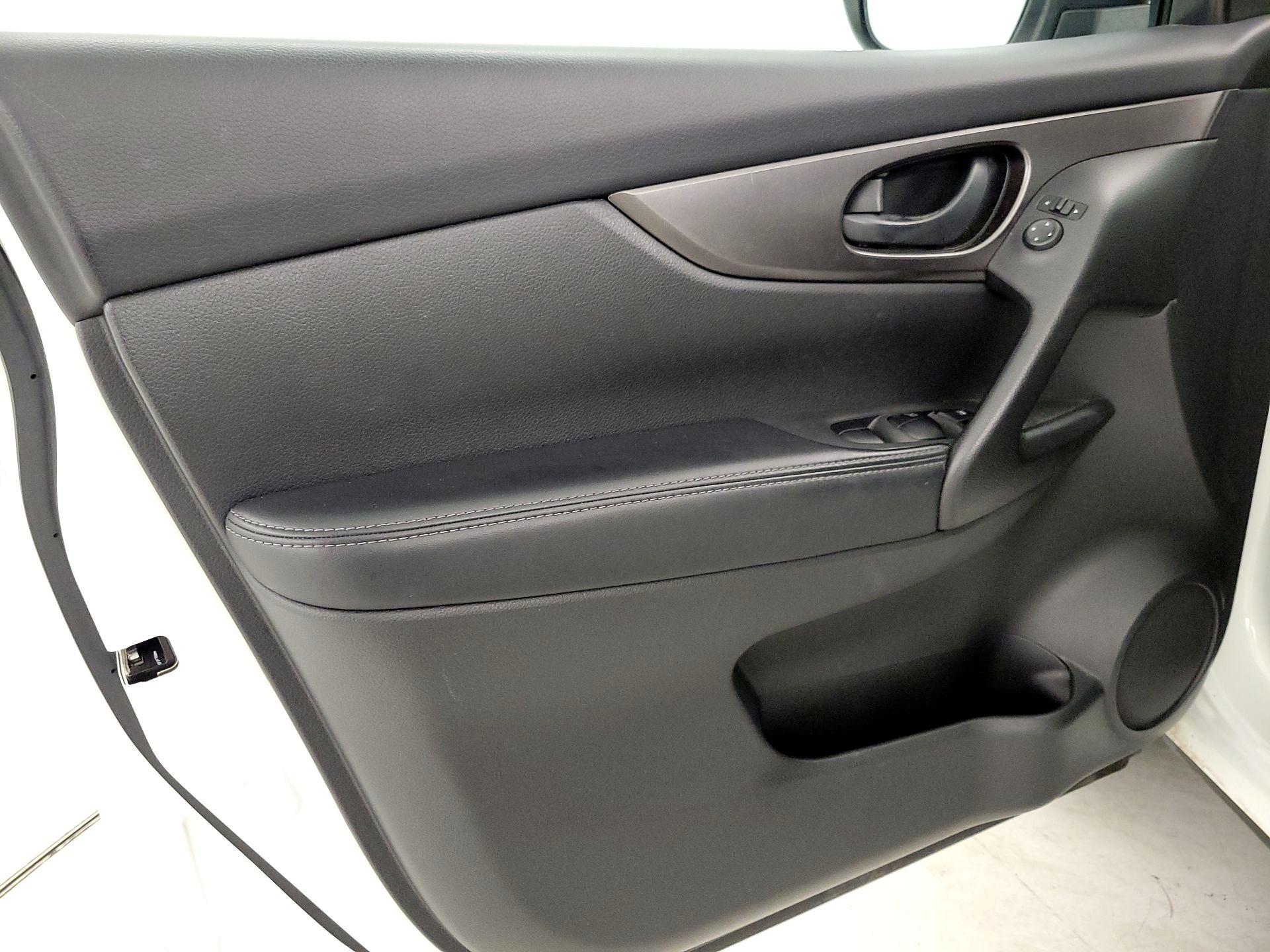 Thumbnail: 2019 Nissan Rogue Sport - 12