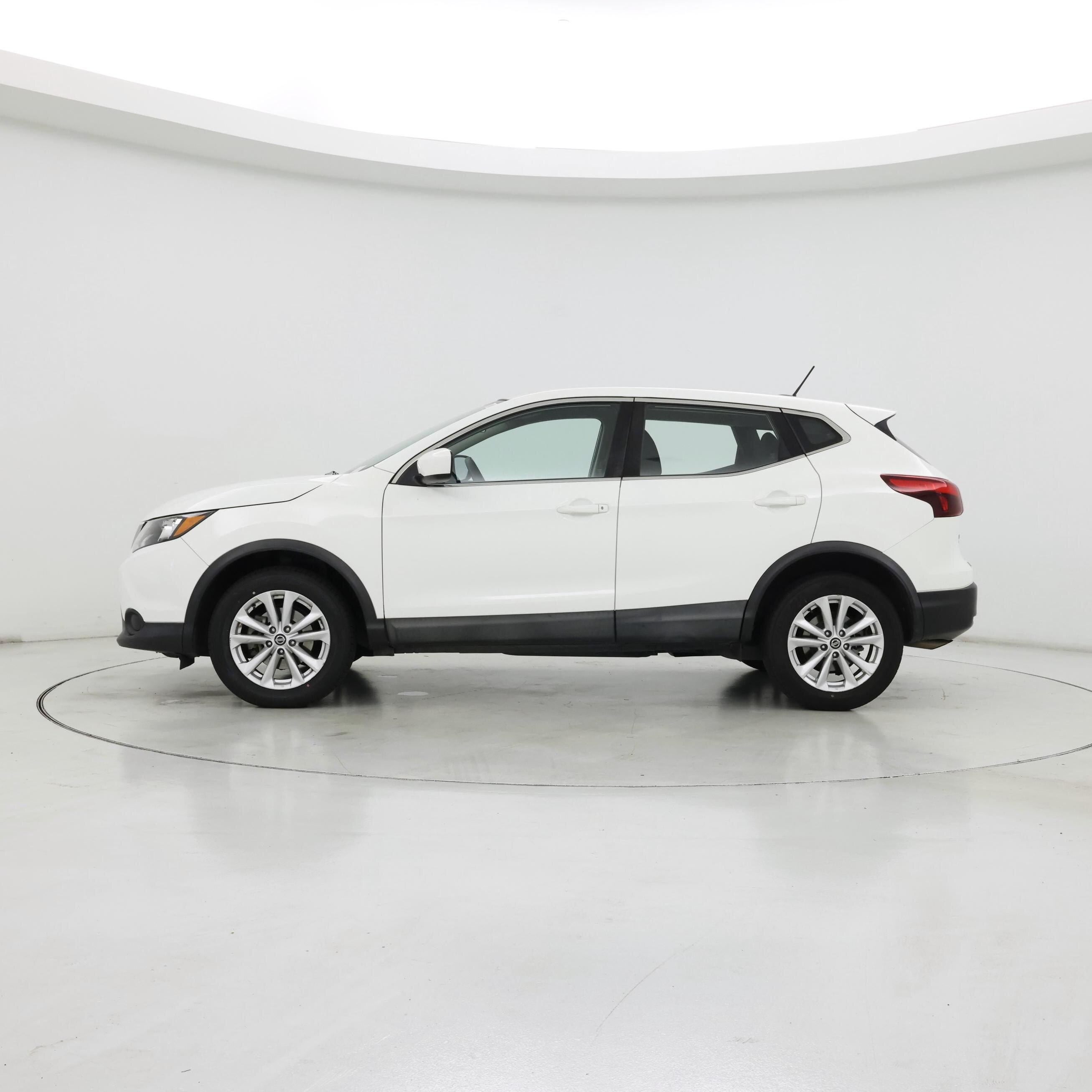 Thumbnail: 2019 Nissan Rogue Sport - 3