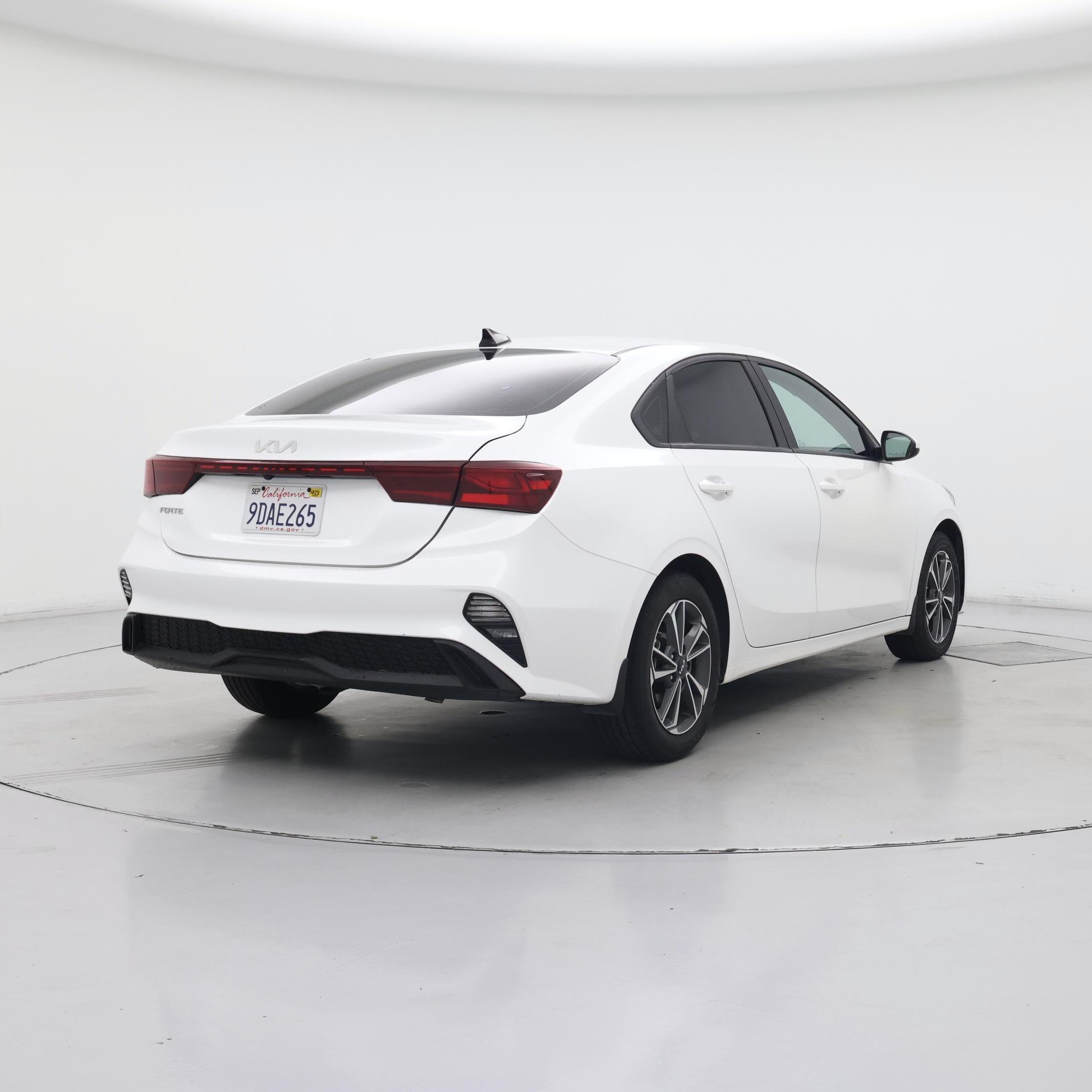 Thumbnail: 2023 Kia Forte - 8