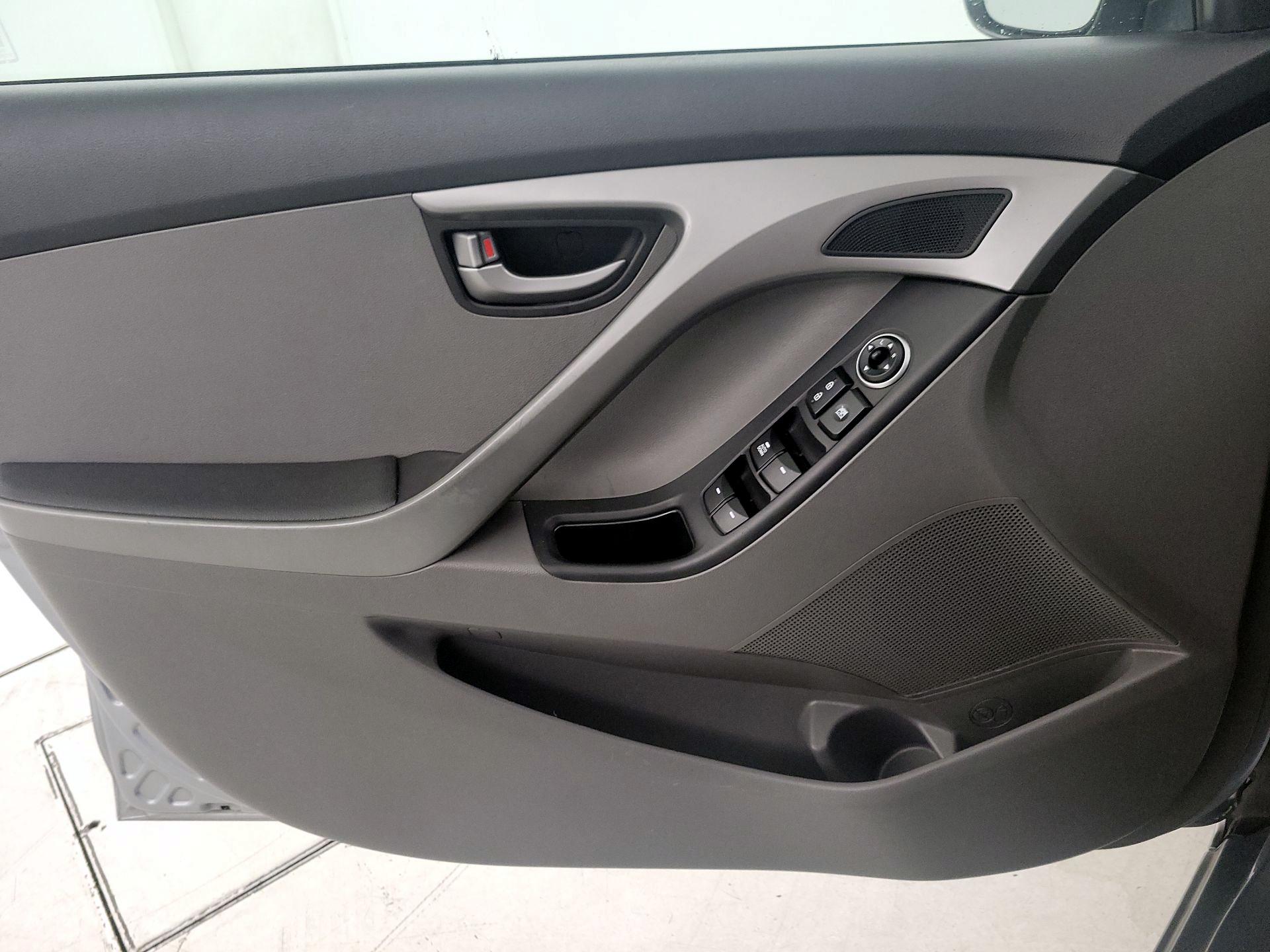 Thumbnail: 2016 Hyundai Elantra - 12