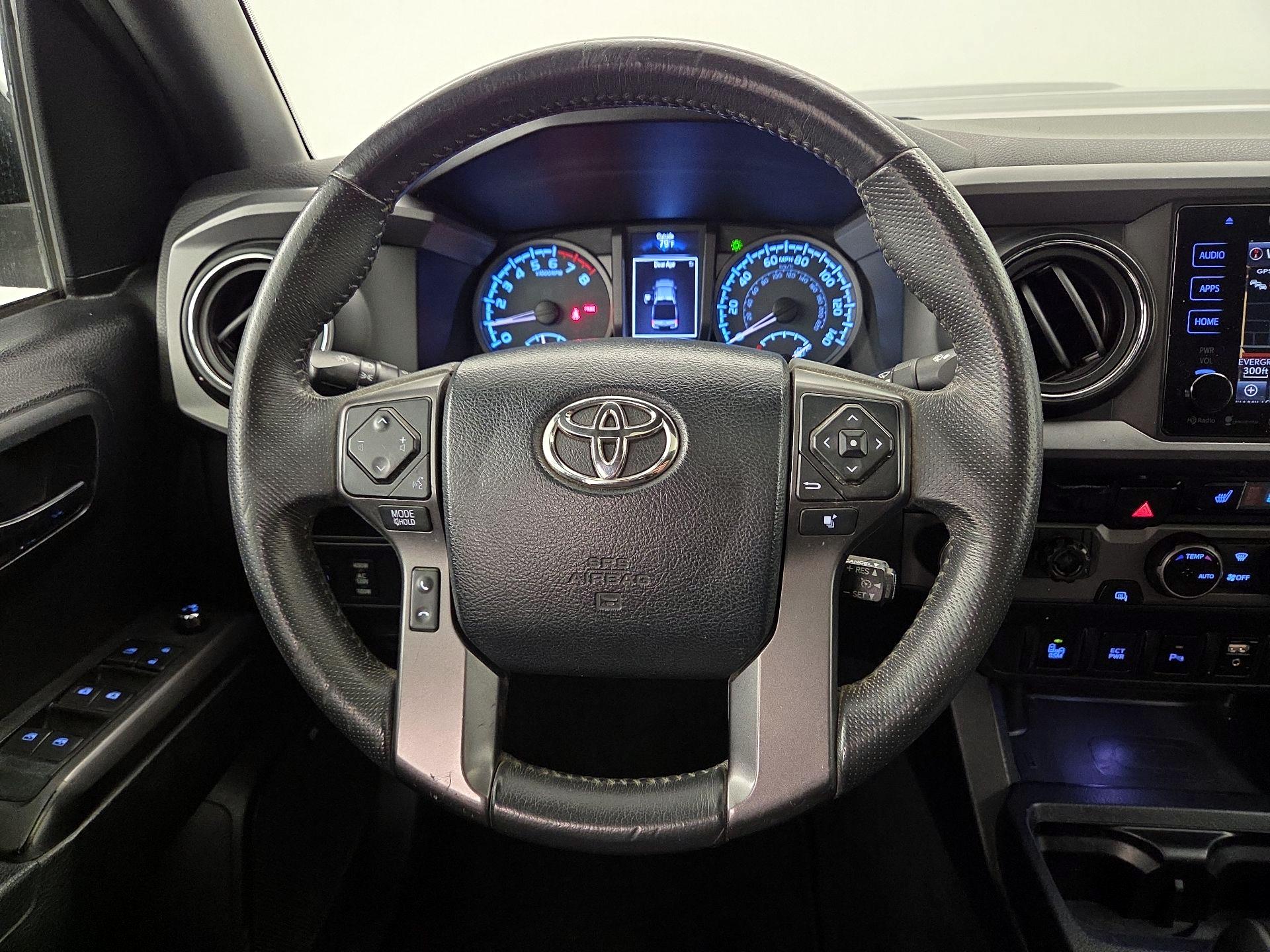 Thumbnail: 2016 Toyota Tacoma - 10
