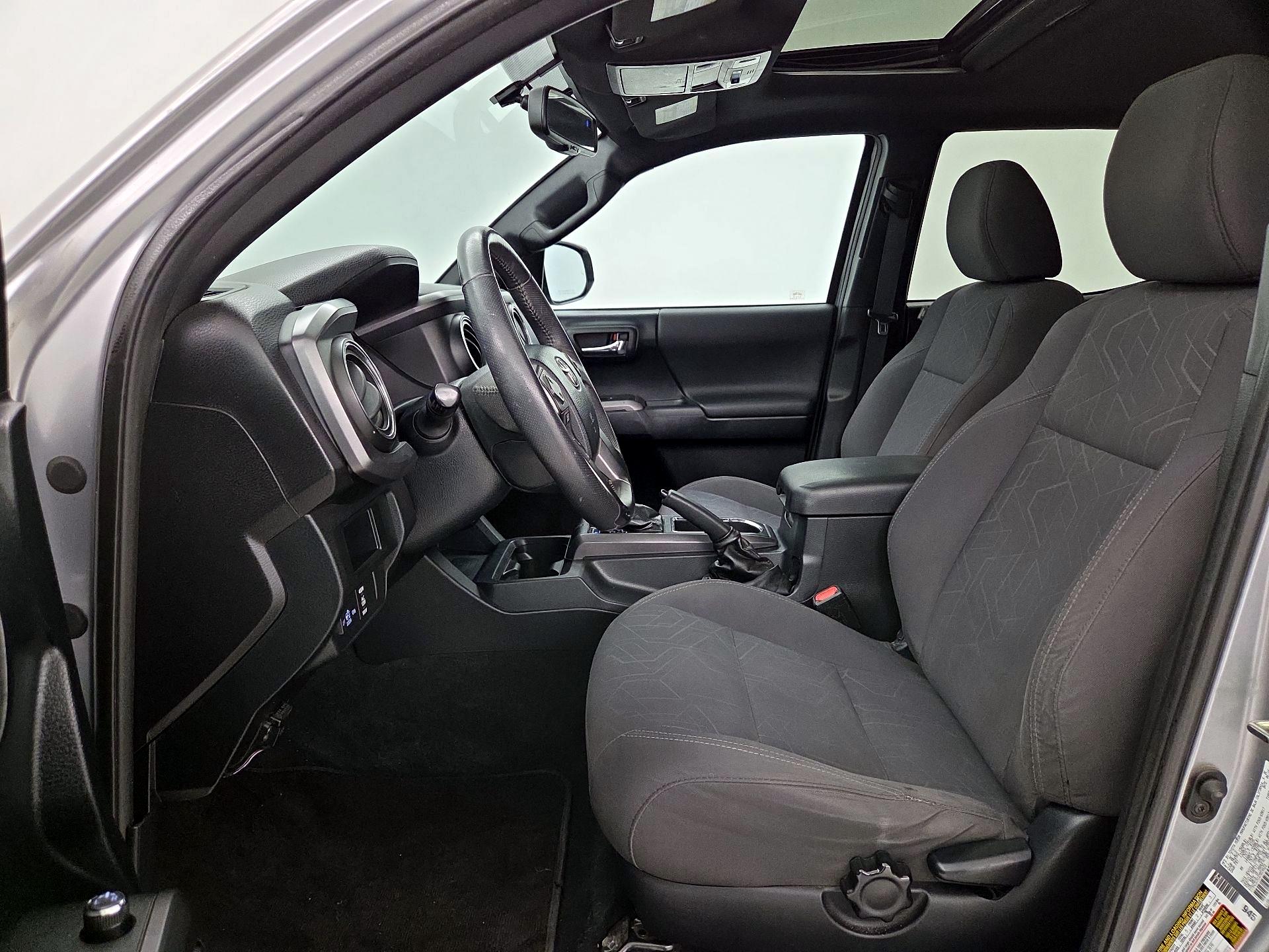 Thumbnail: 2016 Toyota Tacoma - 11