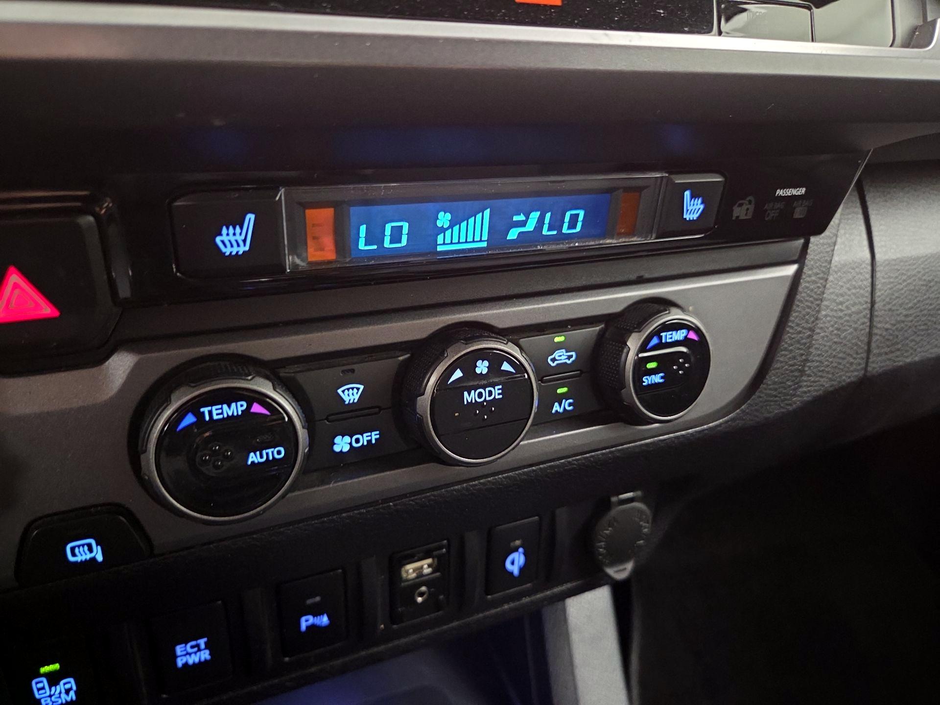 Thumbnail: 2016 Toyota Tacoma - 17