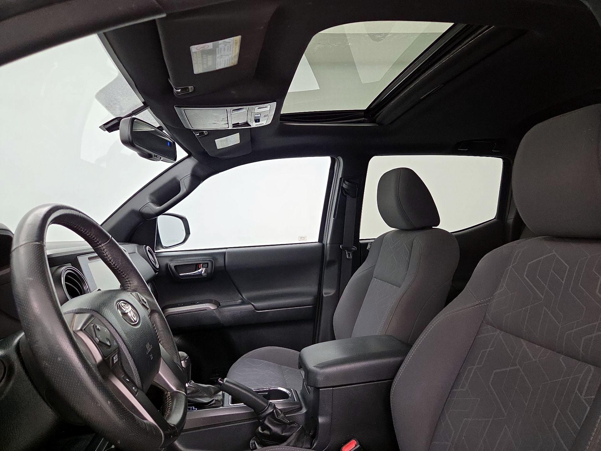 Thumbnail: 2016 Toyota Tacoma - 20