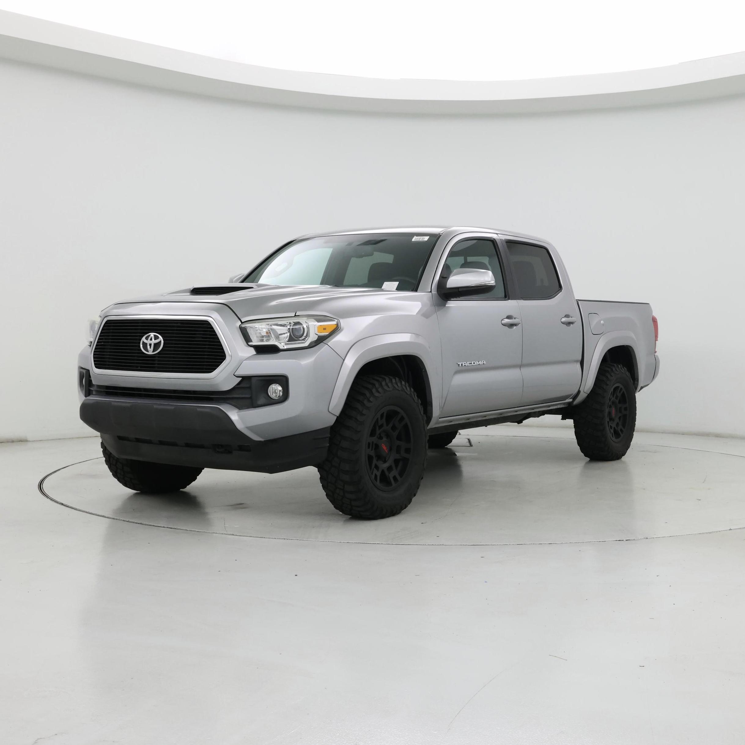 Thumbnail: 2016 Toyota Tacoma - 4