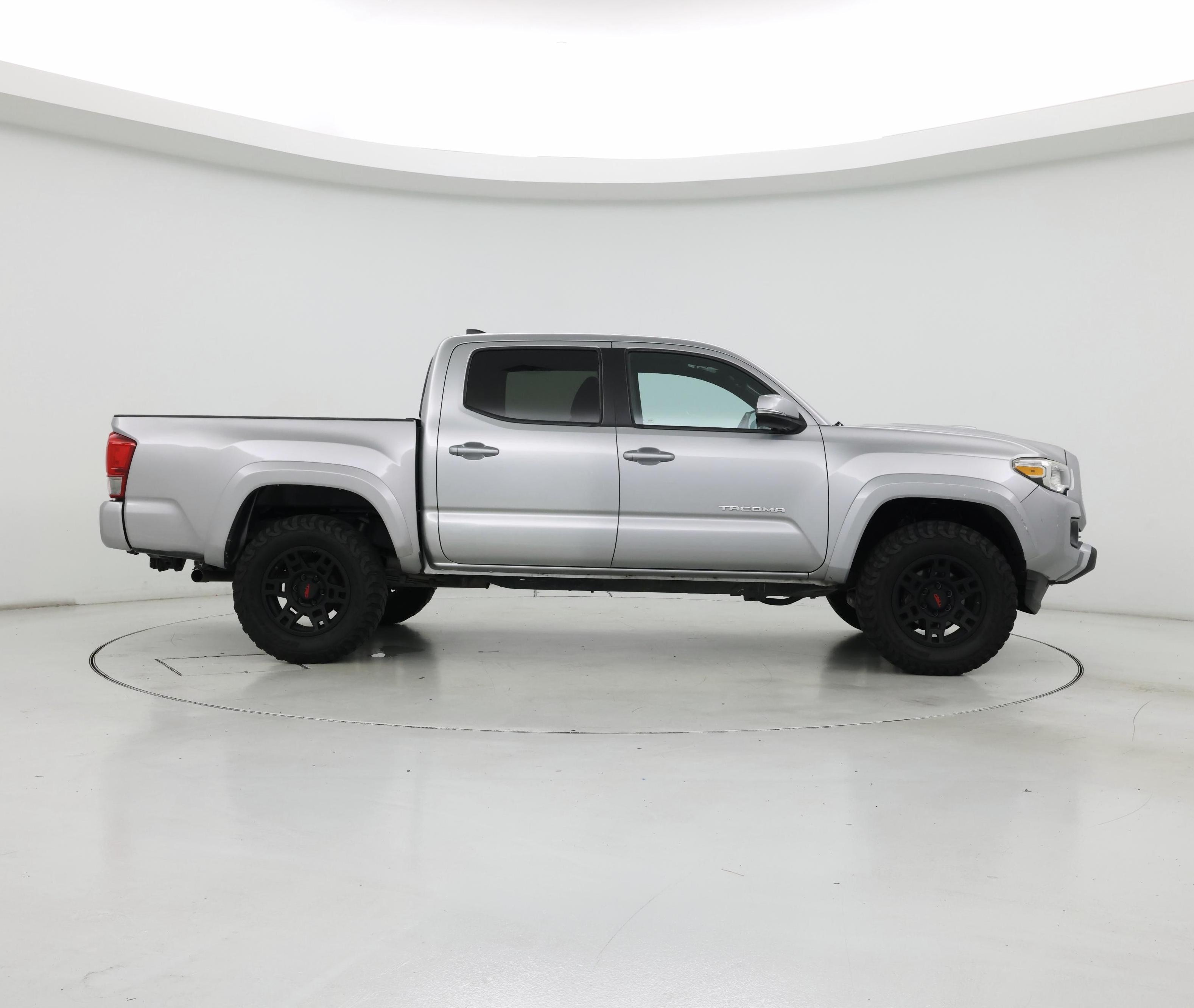 Thumbnail: 2016 Toyota Tacoma - 7