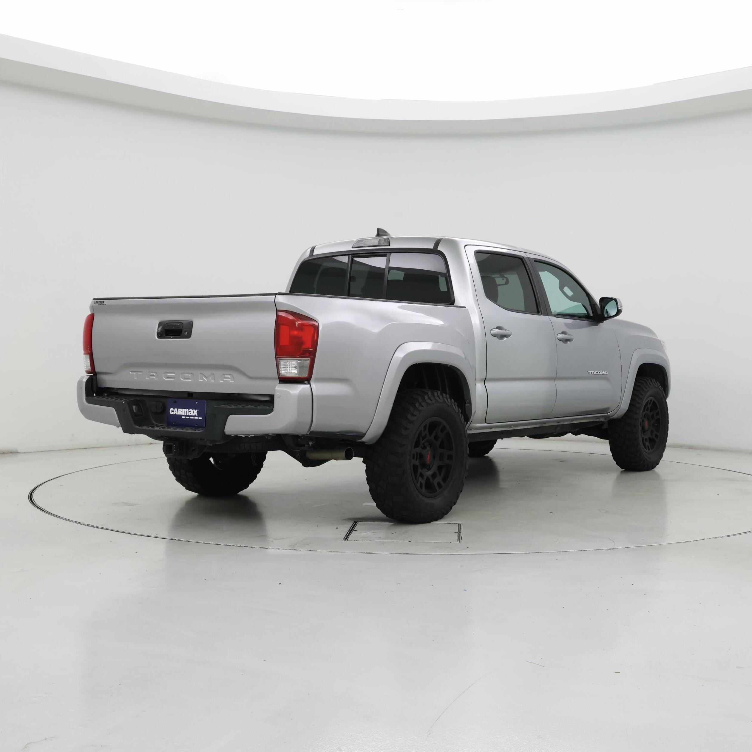 Thumbnail: 2016 Toyota Tacoma - 8