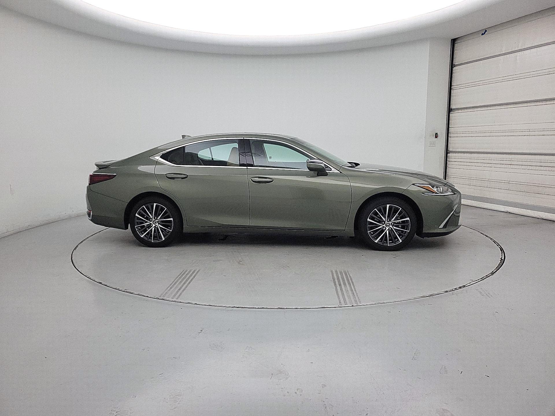 Thumbnail: 2025 Lexus ES - 4
