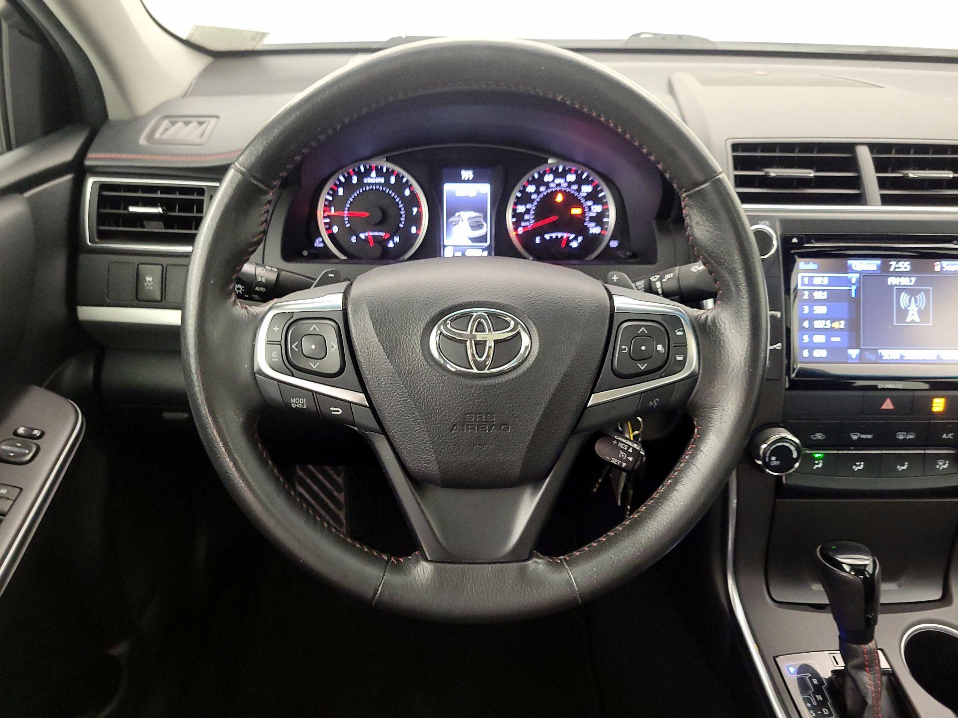 Thumbnail: 2017 Toyota Camry - 10