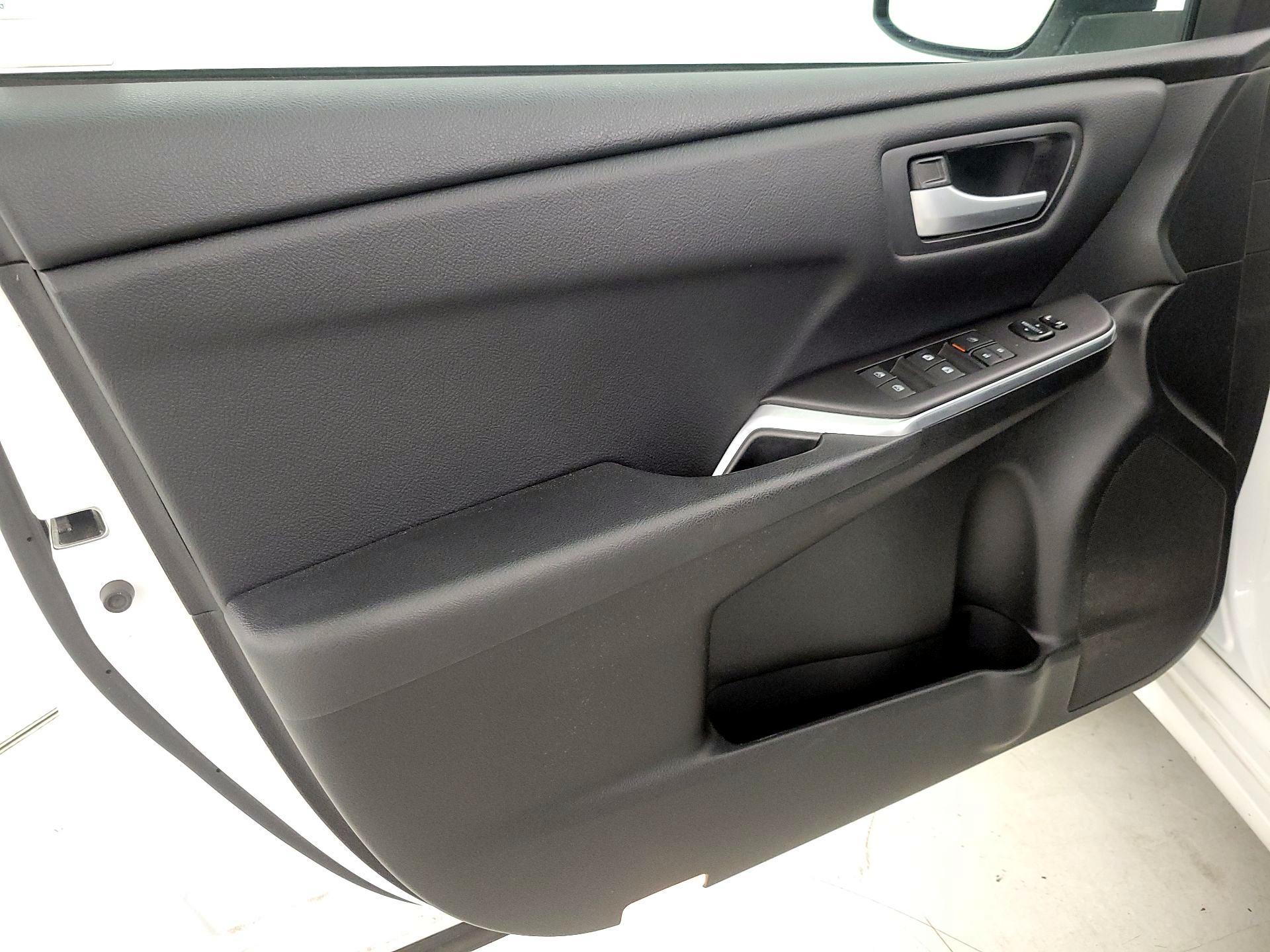 Thumbnail: 2017 Toyota Camry - 12