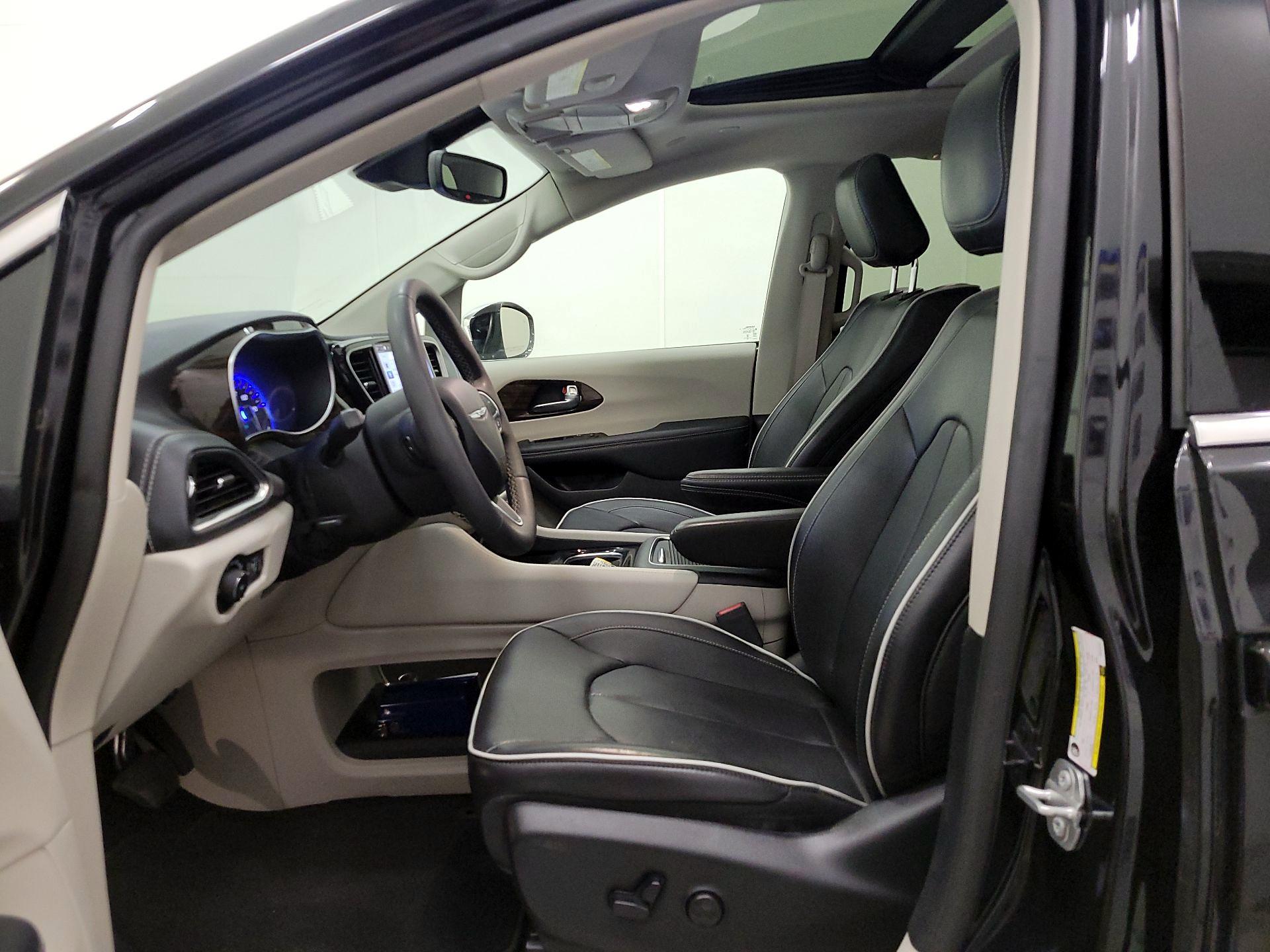 Thumbnail: 2023 Chrysler Pacifica - 11