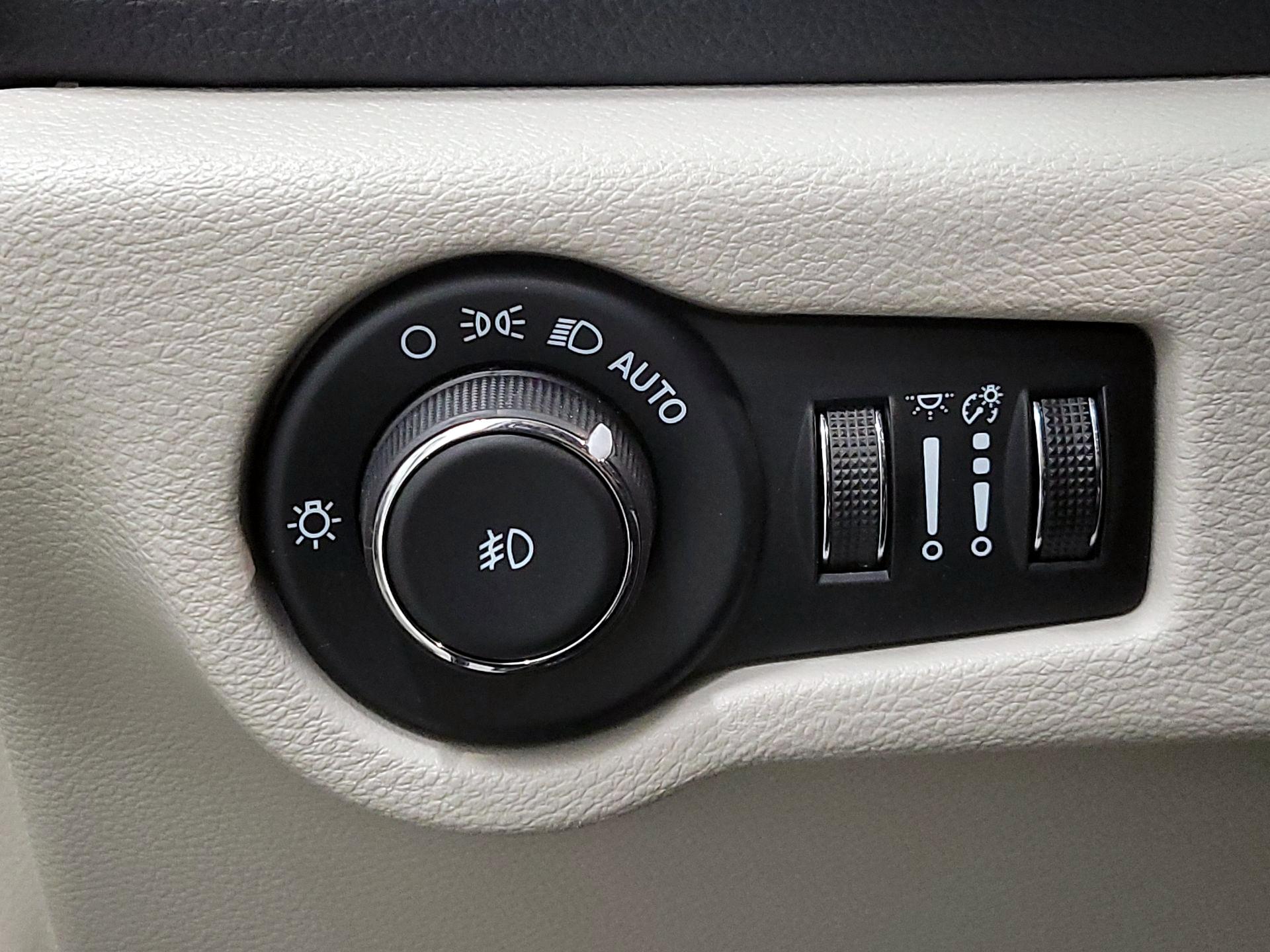 Thumbnail: 2023 Chrysler Pacifica - 13