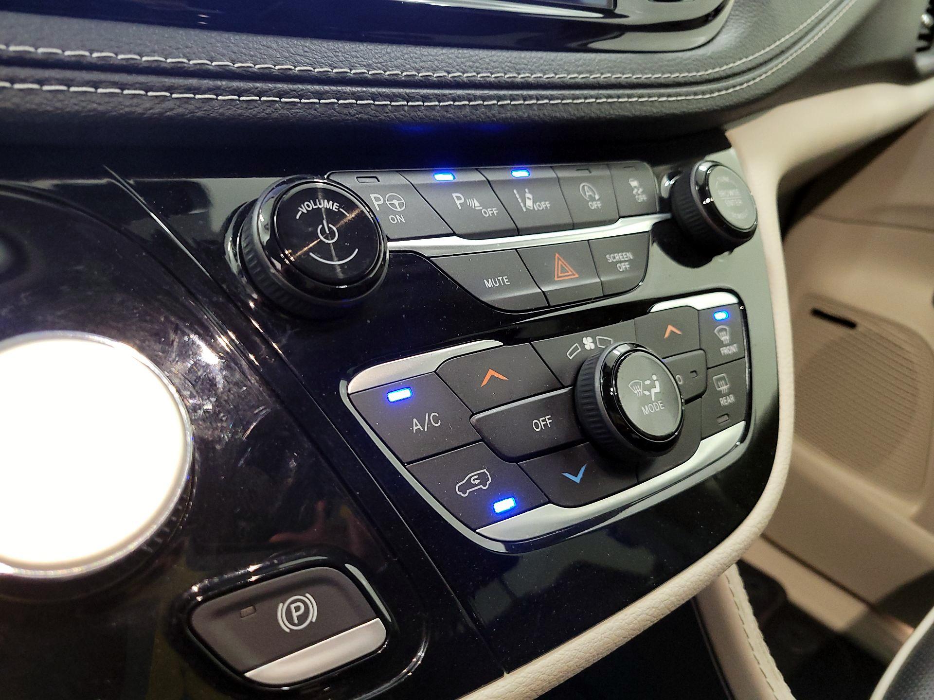 Thumbnail: 2023 Chrysler Pacifica - 16