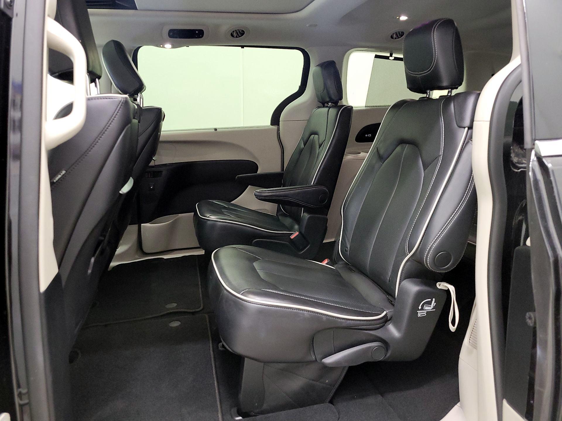 Thumbnail: 2023 Chrysler Pacifica - 20