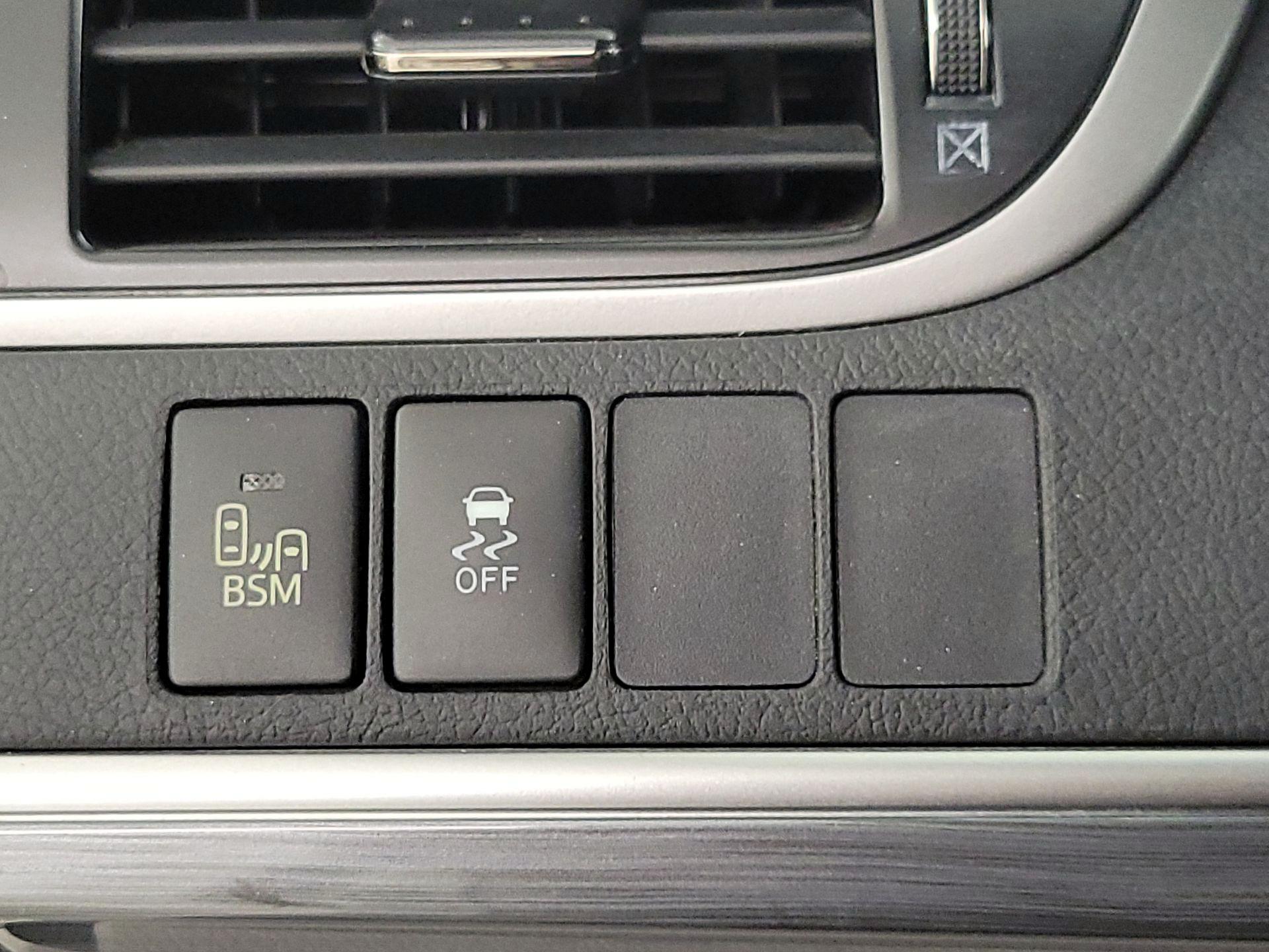Thumbnail: 2014 Toyota Camry - 13