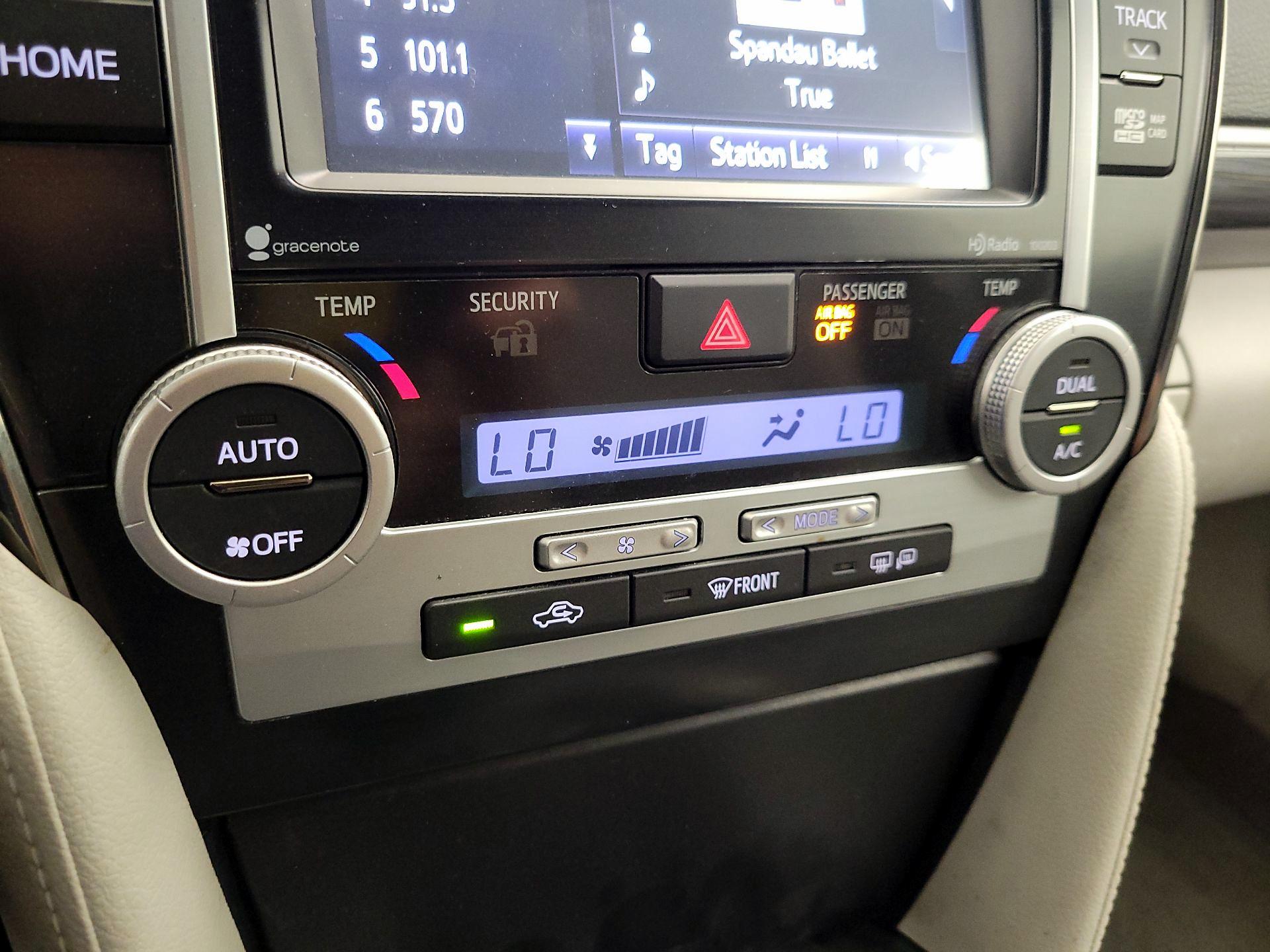 Thumbnail: 2014 Toyota Camry - 17