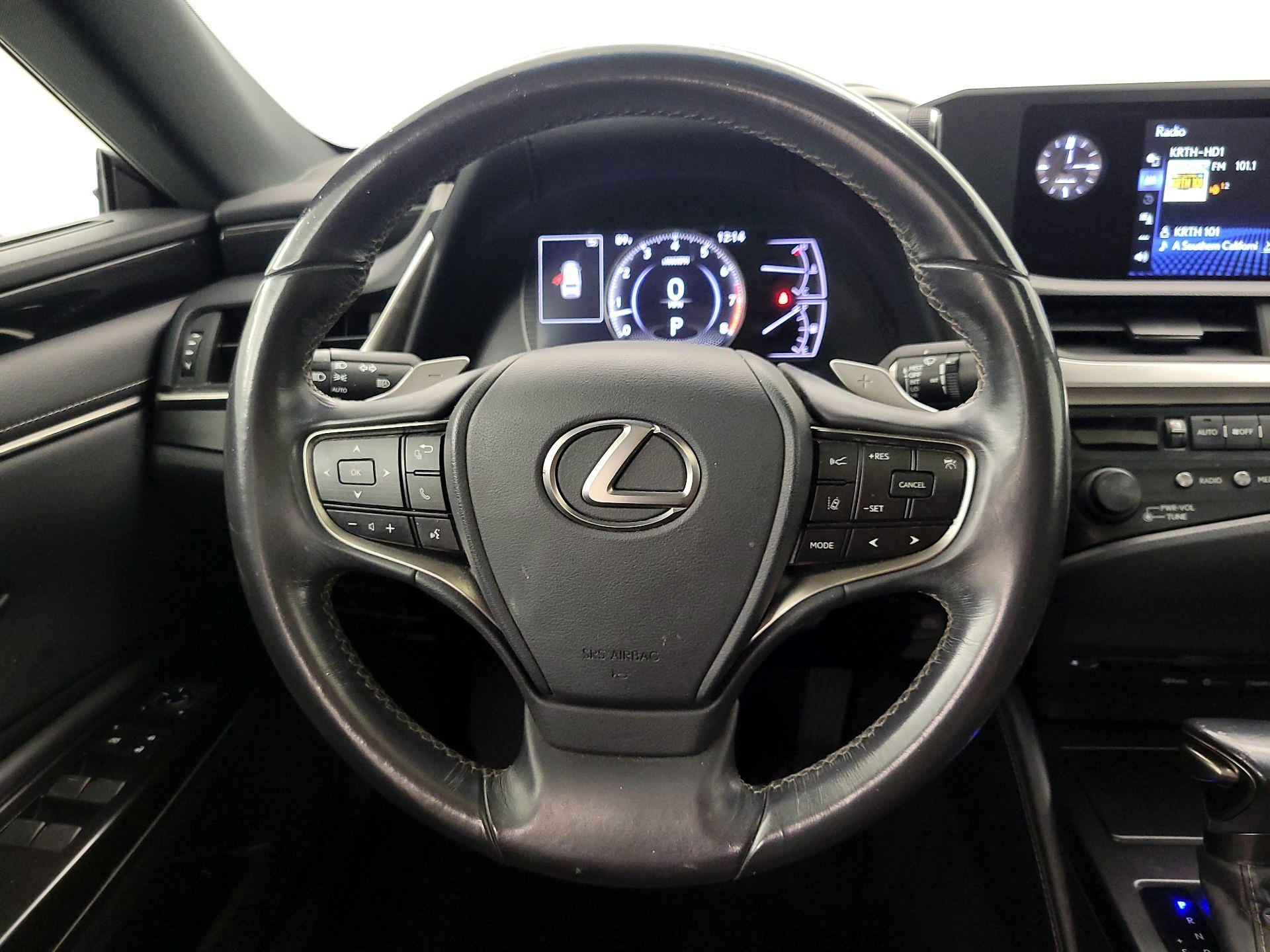 Thumbnail: 2019 Lexus ES - 10