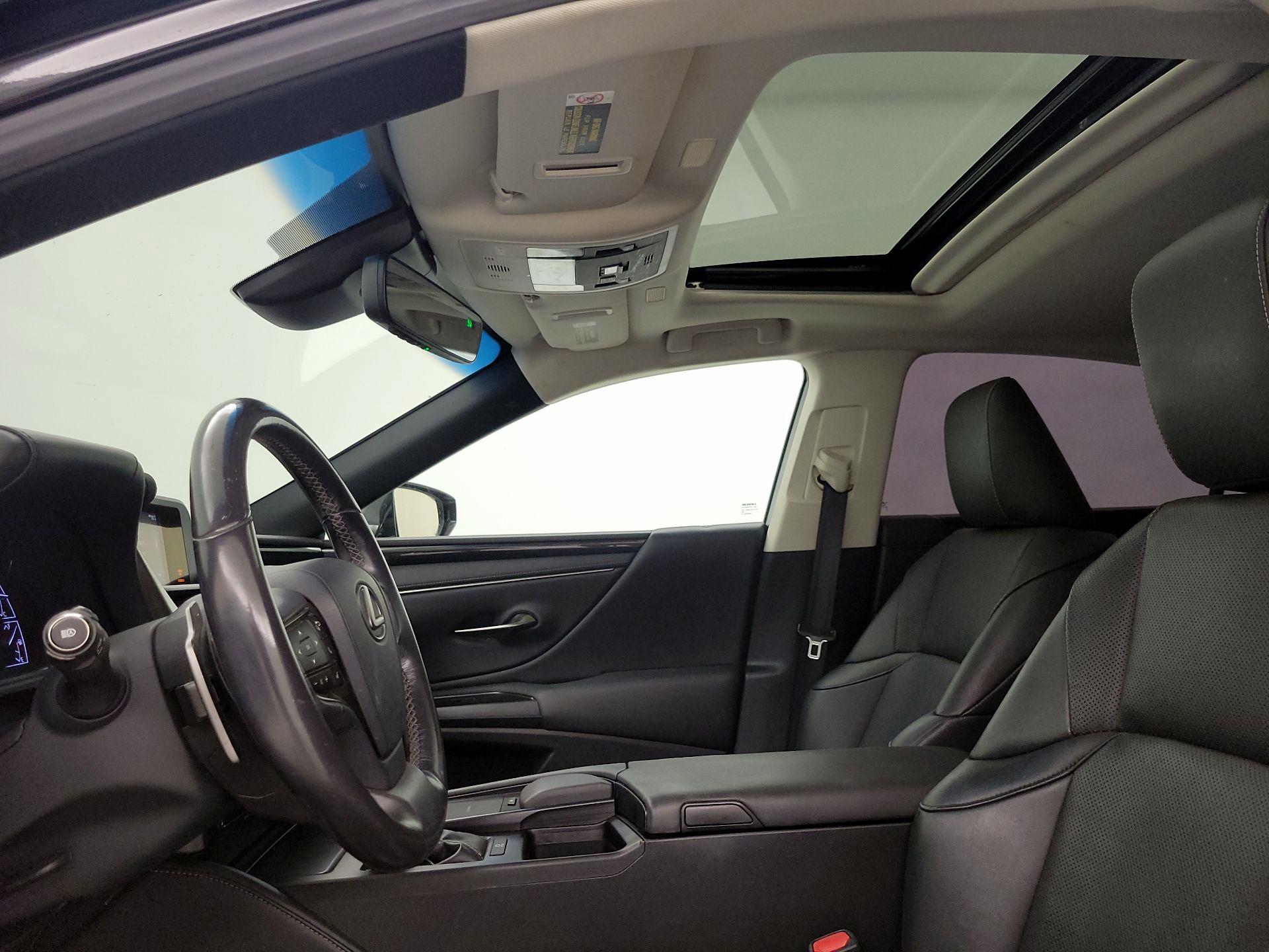 Thumbnail: 2019 Lexus ES - 19